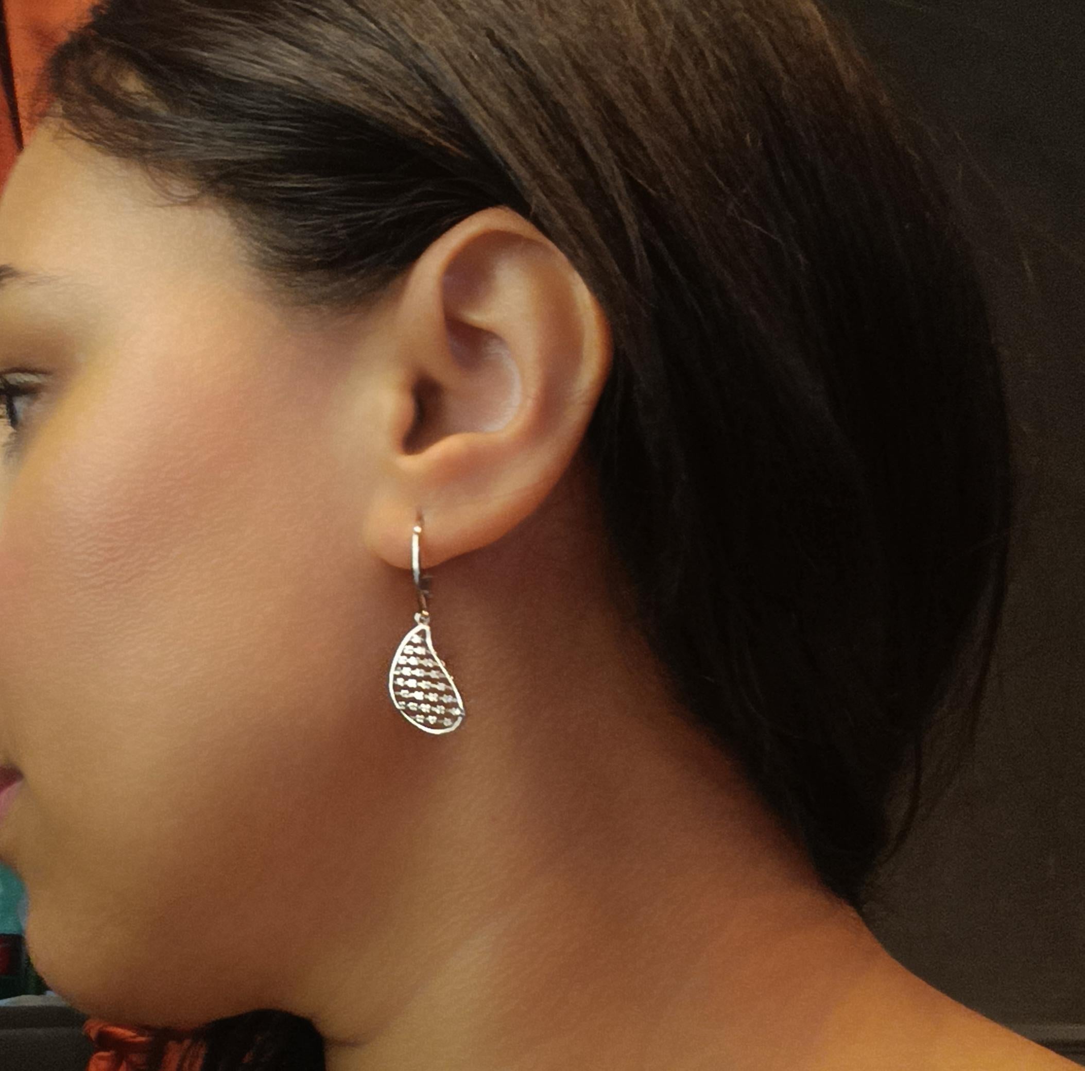 0.26 Carat Vs G Diamonds on 18 Carat White Gold Earrings In New Condition For Sale In Milano, MI