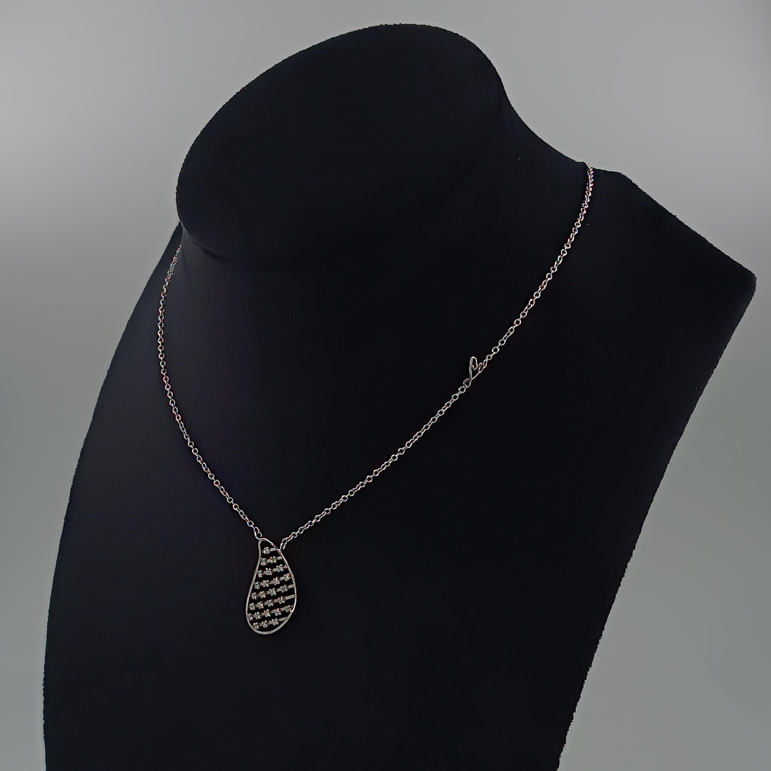 This wonderful Leo Milano necklace from our Palestro  collection shows in every detail a very complicate yet perfectly done workmanship. The necklace is in 18 carat white gold .The necklace weight 4.93 and the lenght goes from 42 to 47 centimeters 