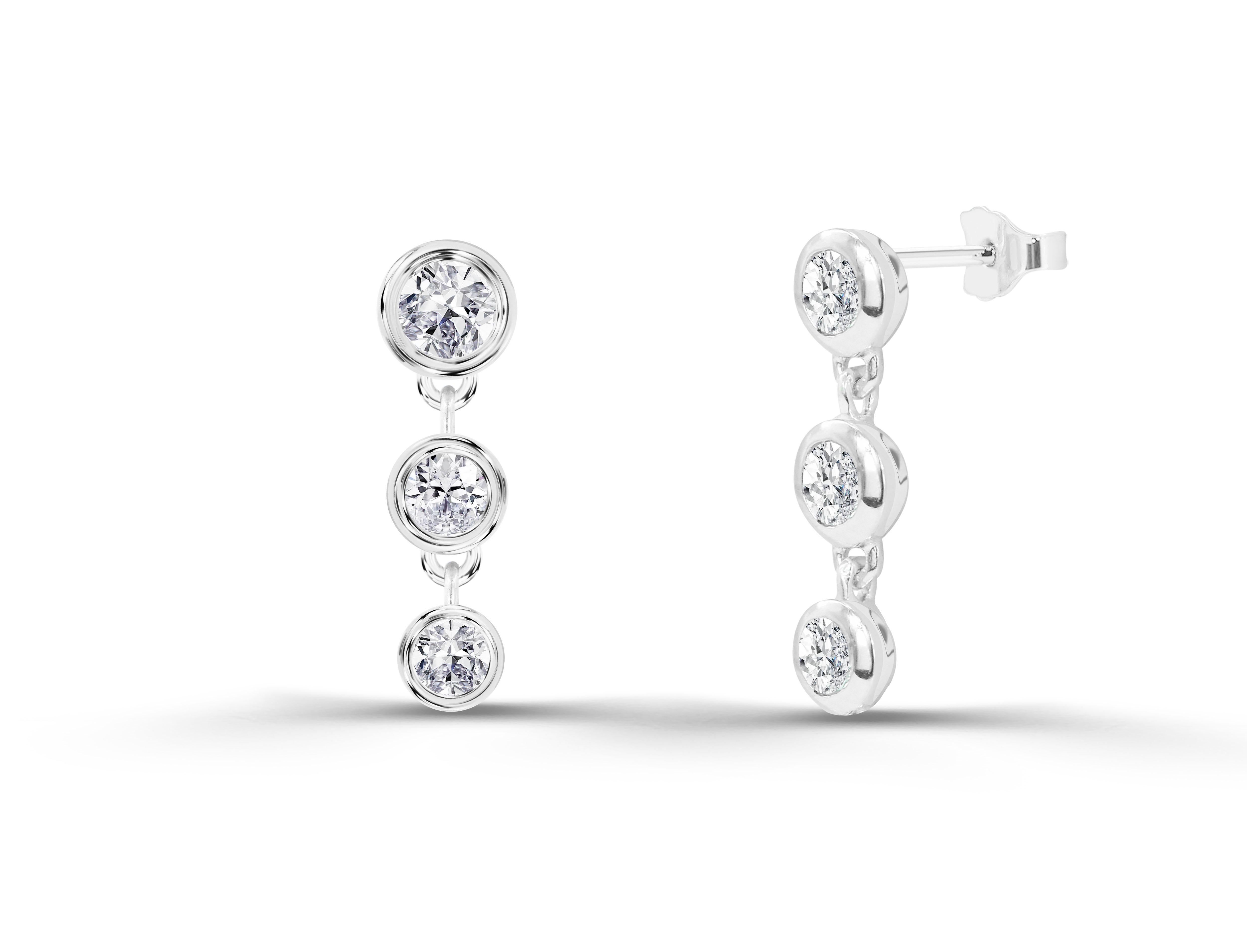 Modern 0.26ct Diamond Bezel Studs Earrings in 18k Gold For Sale