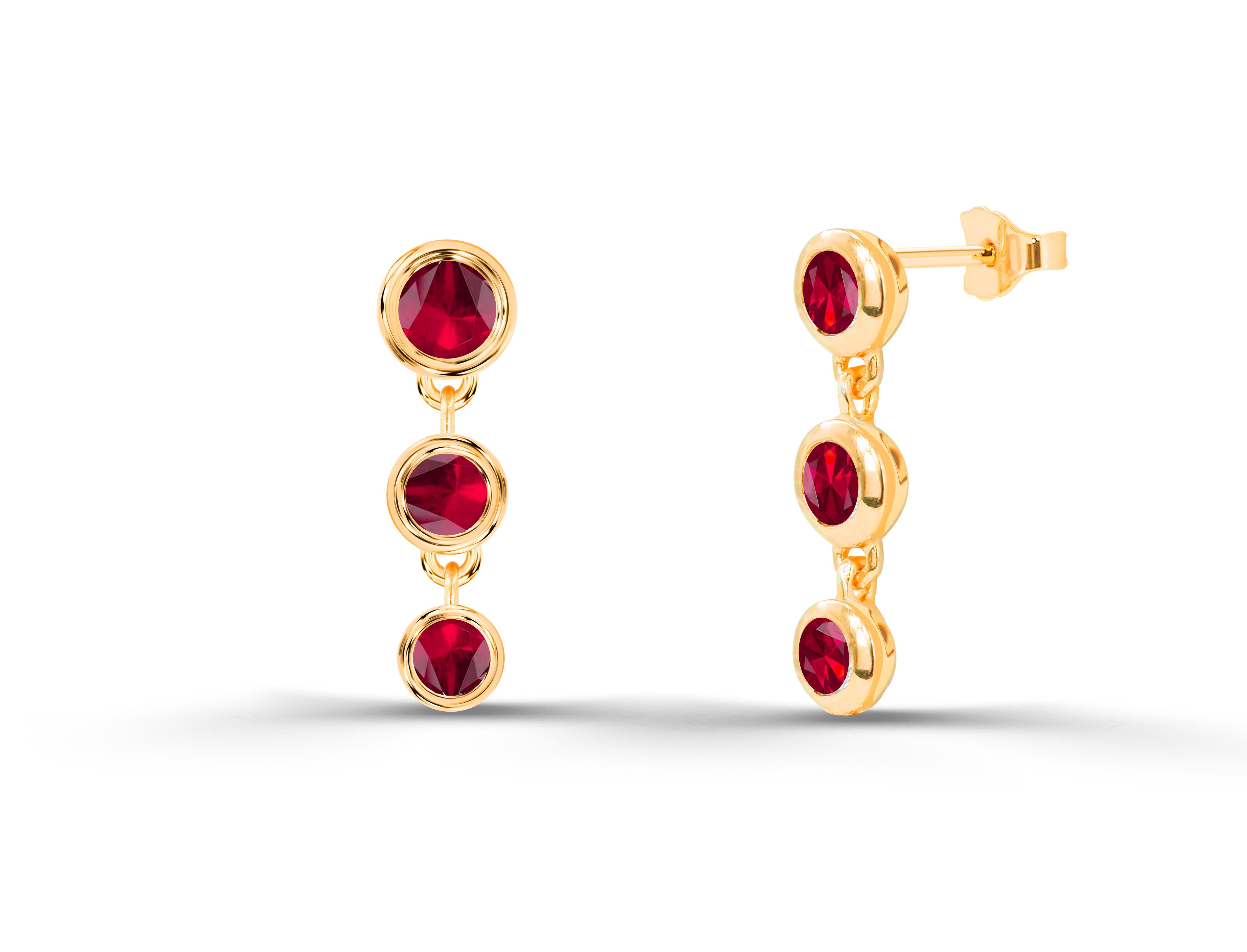 Modern 0.26ct Emerald Ruby and Sapphire Bezel Studs Earrings in 14k Gold For Sale