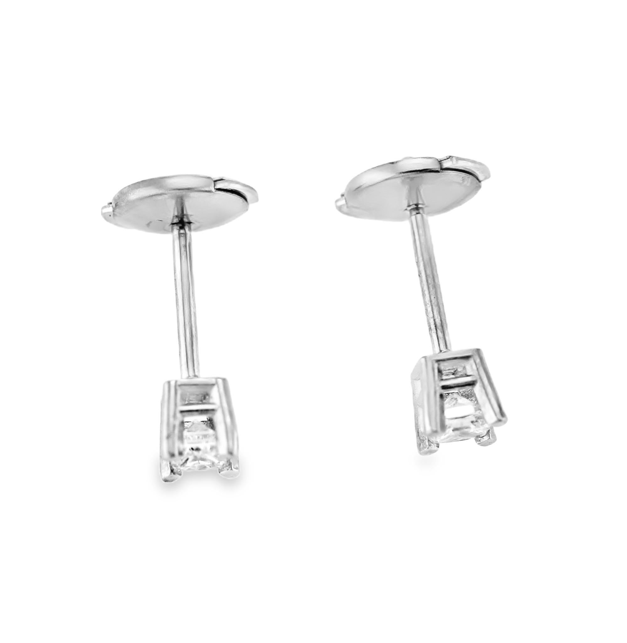 Taille princesse 0.26 CT Natural Princess Cut Diamond 14K Gold White Stud Earsings (Boucles d'oreilles en or blanc) en vente