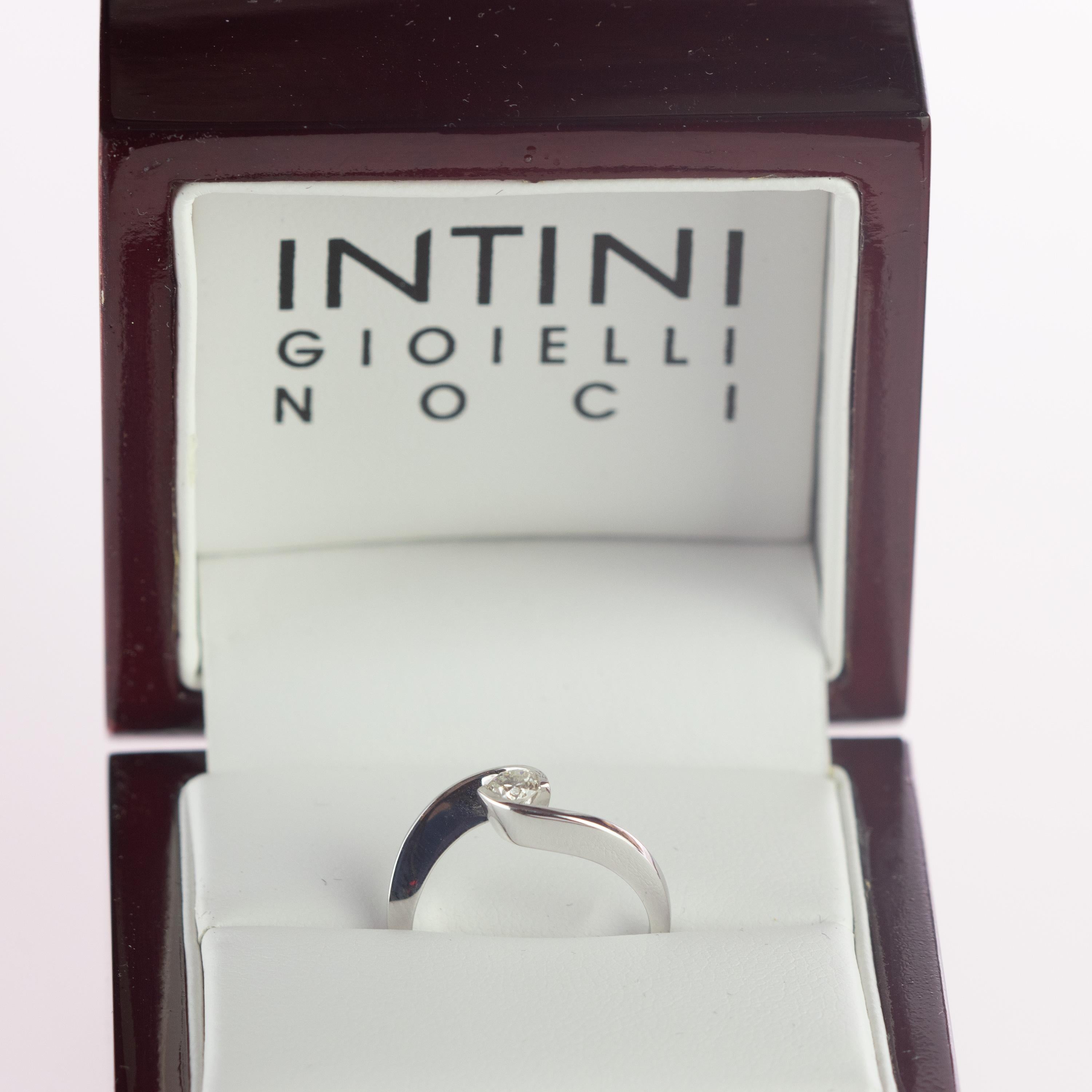 0.261 Carat Diamond Brilliant 18 Karat Gold Engagement Solitaire Wedding Ring For Sale 1
