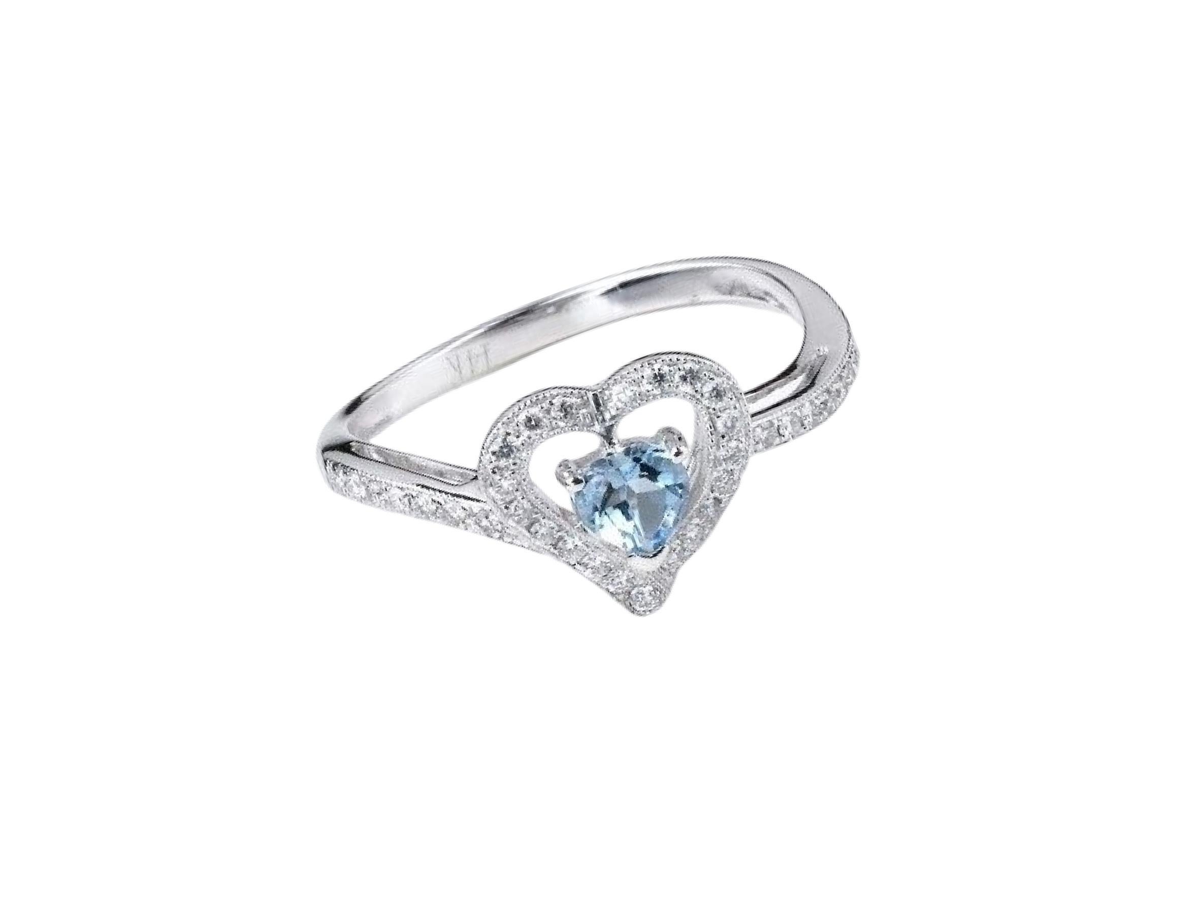 For Sale:  0.265 Carat Aquamarine and Diamond Heart Ring in 14 Karat White Gold 2