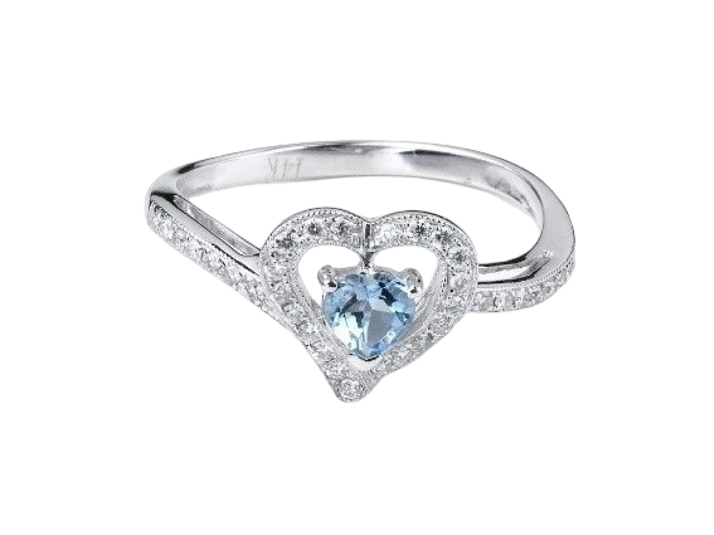 For Sale:  0.265 Carat Aquamarine and Diamond Heart Ring in 14 Karat White Gold 3