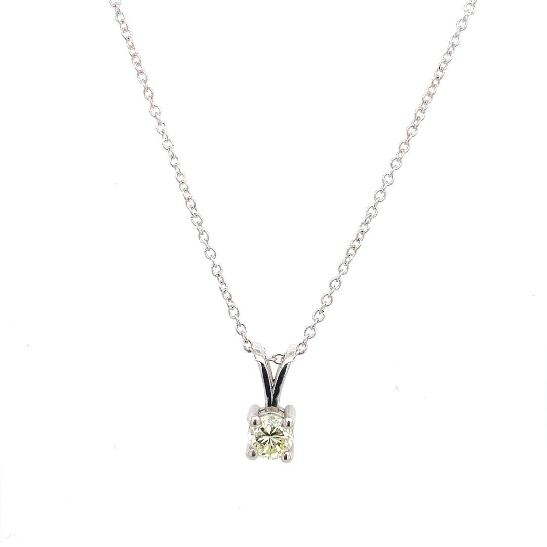18ct White Gold 0.26ct Round Brilliant Cut Diamond Pendant With Chain

Additional Information:
Total Diamond Weight: 0.26ct
Diamond Colour: I/J
Diamond Clarity: VS
Total Weight: 2g 
Chain Length : 16-18