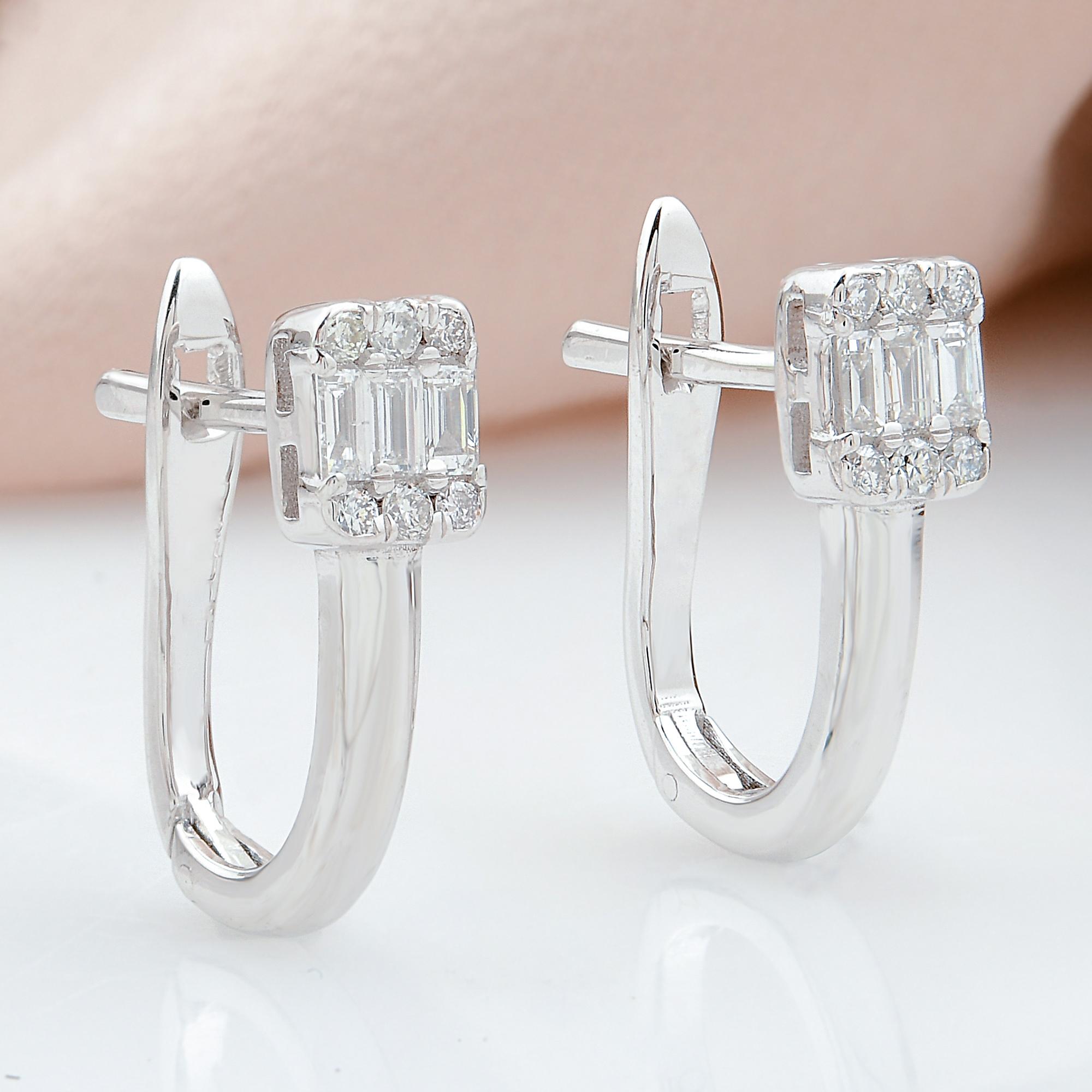 Moderne Boucles d'oreilles à levier en or blanc 10 carats avec diamants baguettes de 0,27 carat en vente