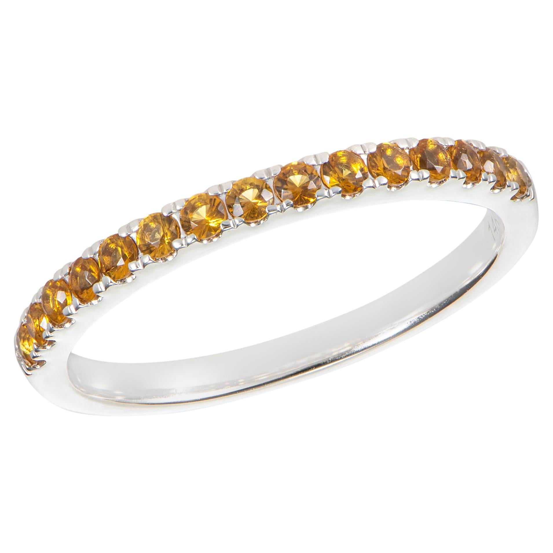 Bague d'éternité en or blanc 14 carats avec citrine de 0,27 carat.