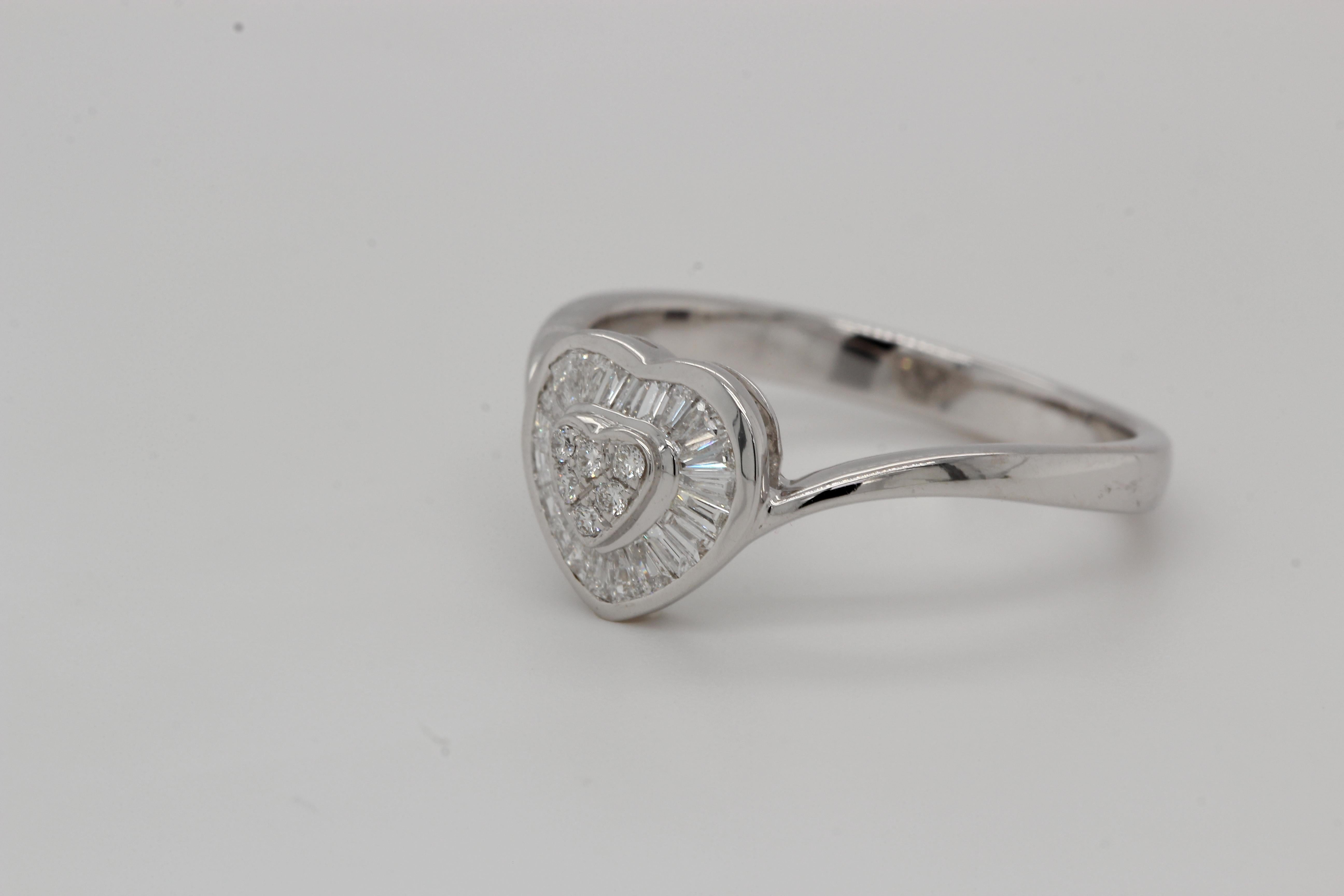 0.27 Karat Diamant-Ring in Herzform aus 18 Karat Gold im Zustand „Neu“ im Angebot in Bangkok, 10