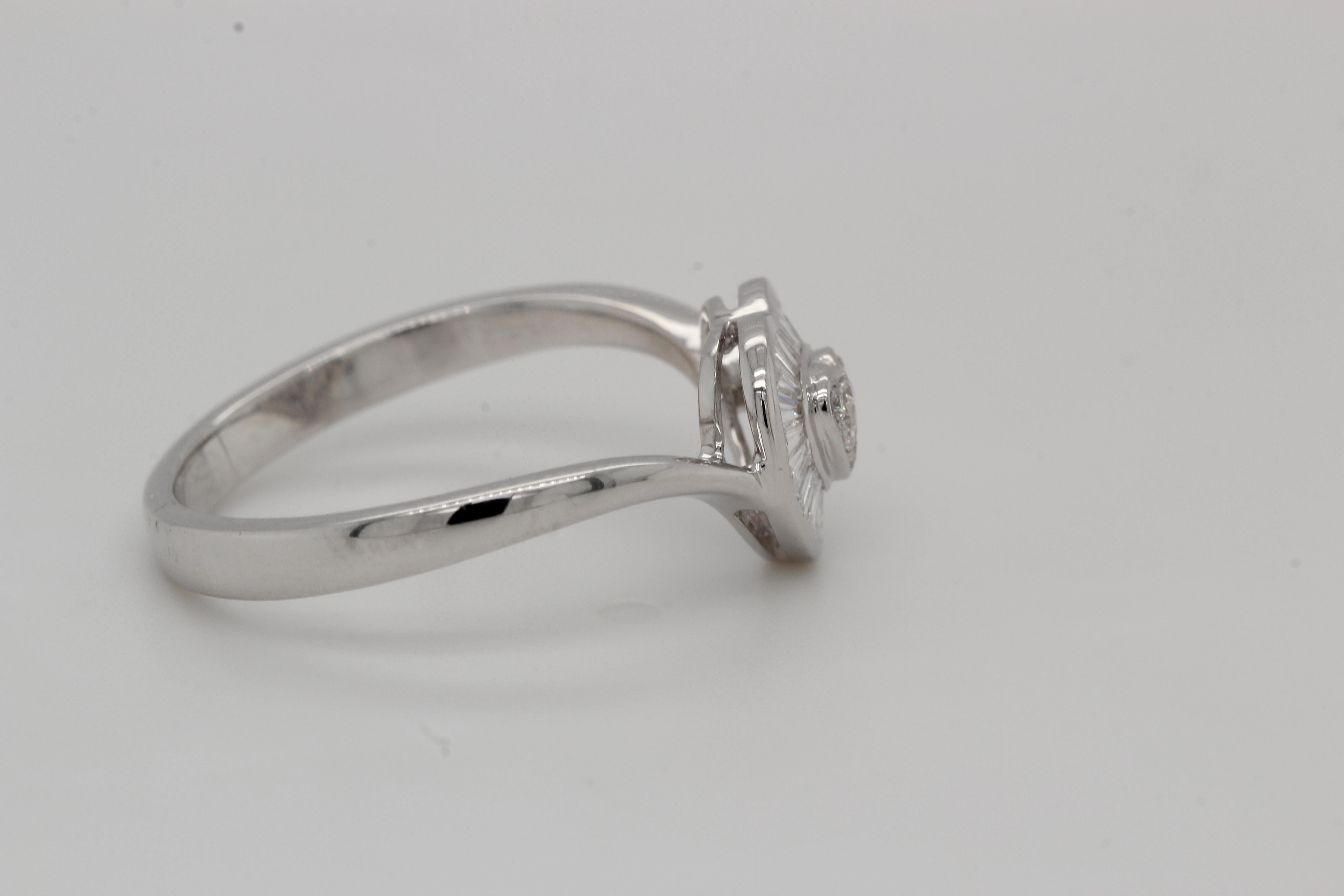 0.27 Carat Diamond Heart Shape Ring in 18 Karat Gold For Sale 1