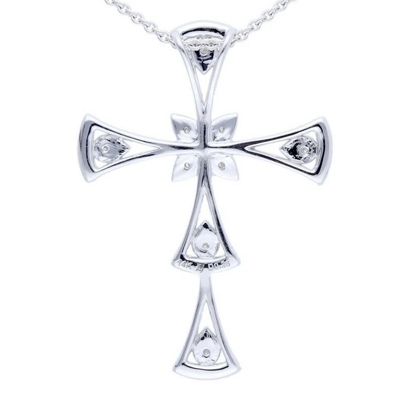     Poids en carats des diamants : Ce collier croix exquis est orné d'un total de 0.27 carats de diamants. Le design incorpore 35 diamants de taille ronde soigneusement sélectionnés, créant un éblouissant déploiement de brillance et de