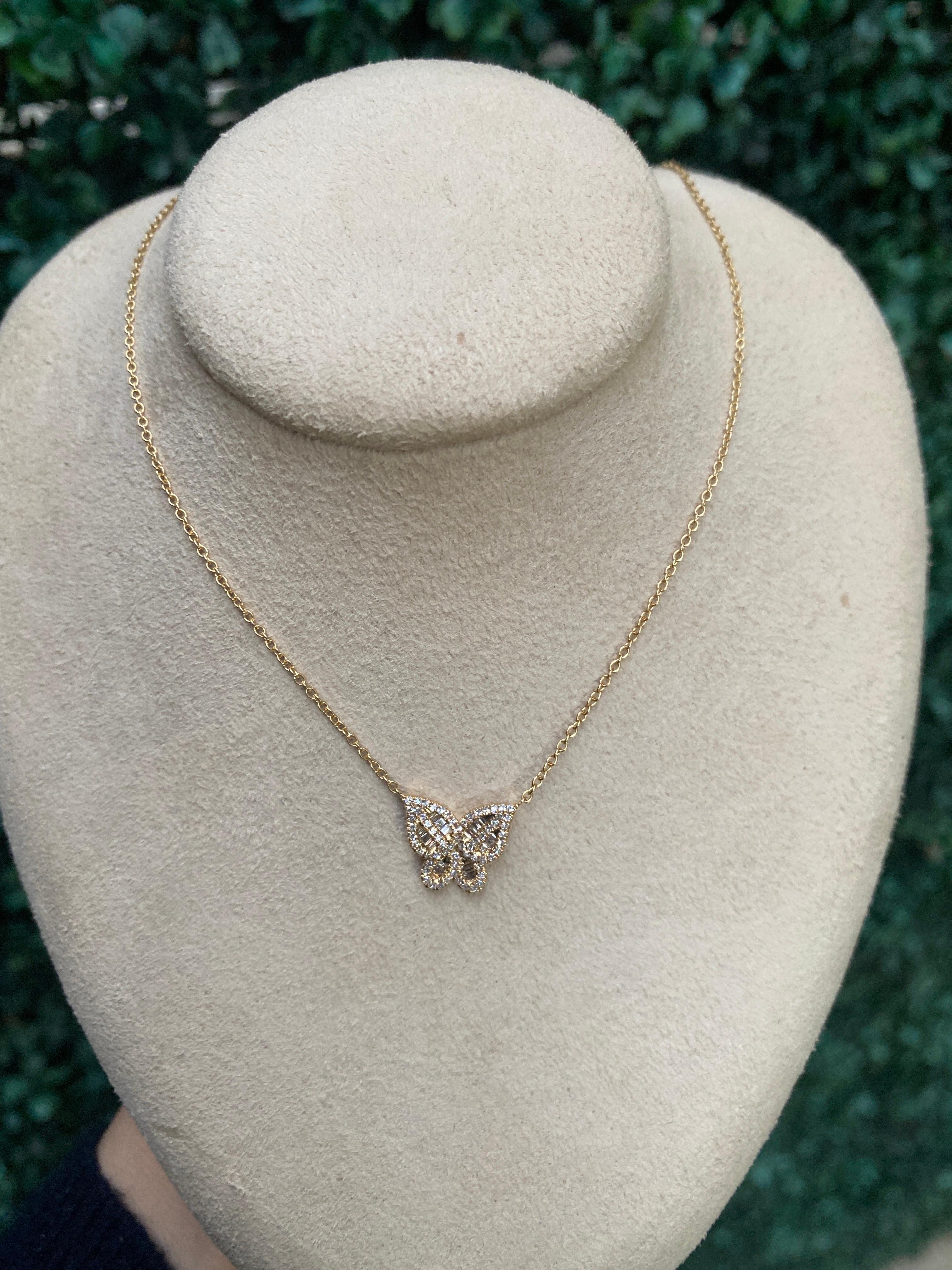Halskette mit Schmetterlingsanhänger, 0,27 Karat Gesamtgewicht Baguette & runder Diamant (Baguetteschliff) im Angebot