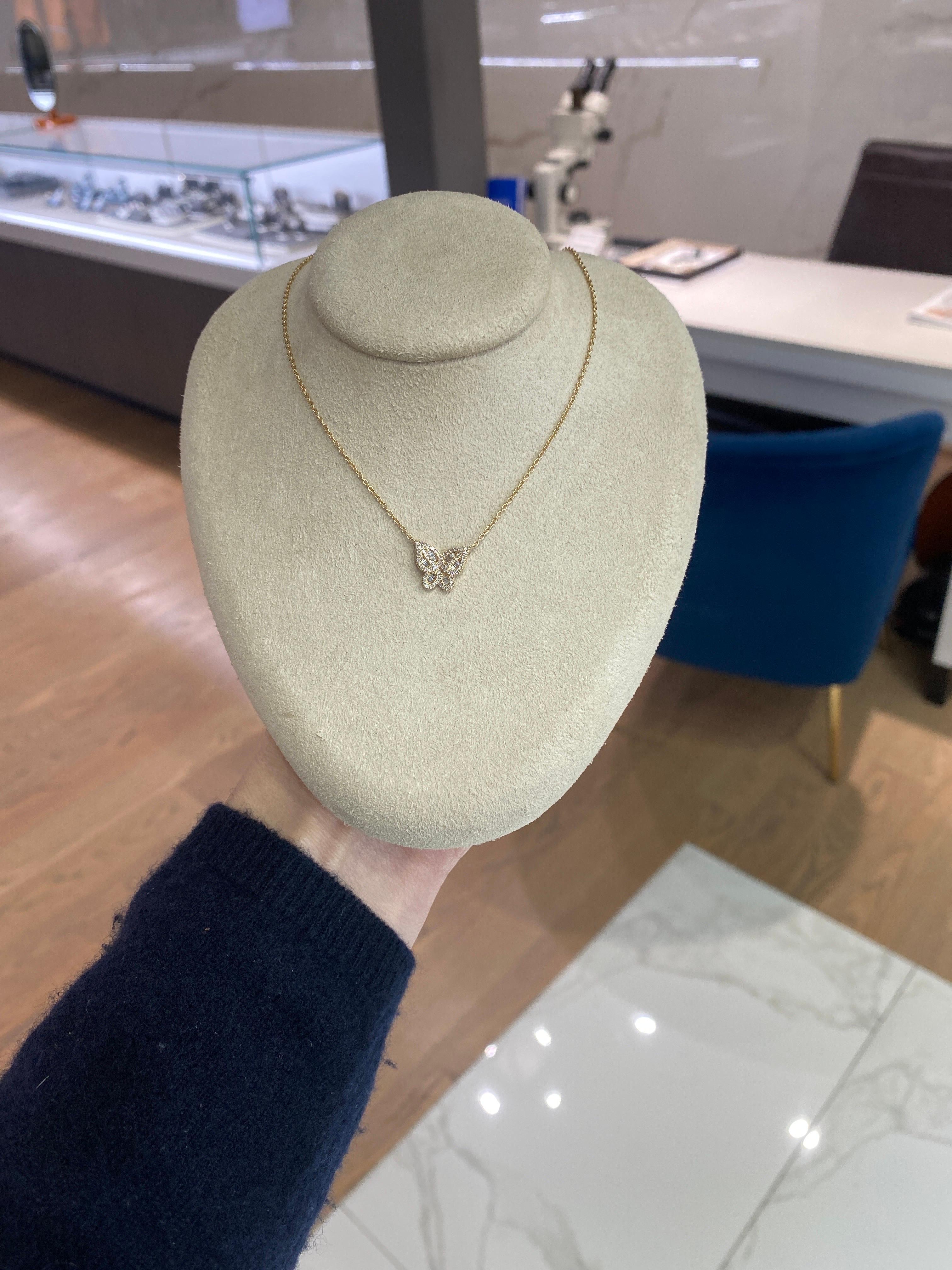 Halskette mit Schmetterlingsanhänger, 0,27 Karat Gesamtgewicht Baguette & runder Diamant für Damen oder Herren im Angebot