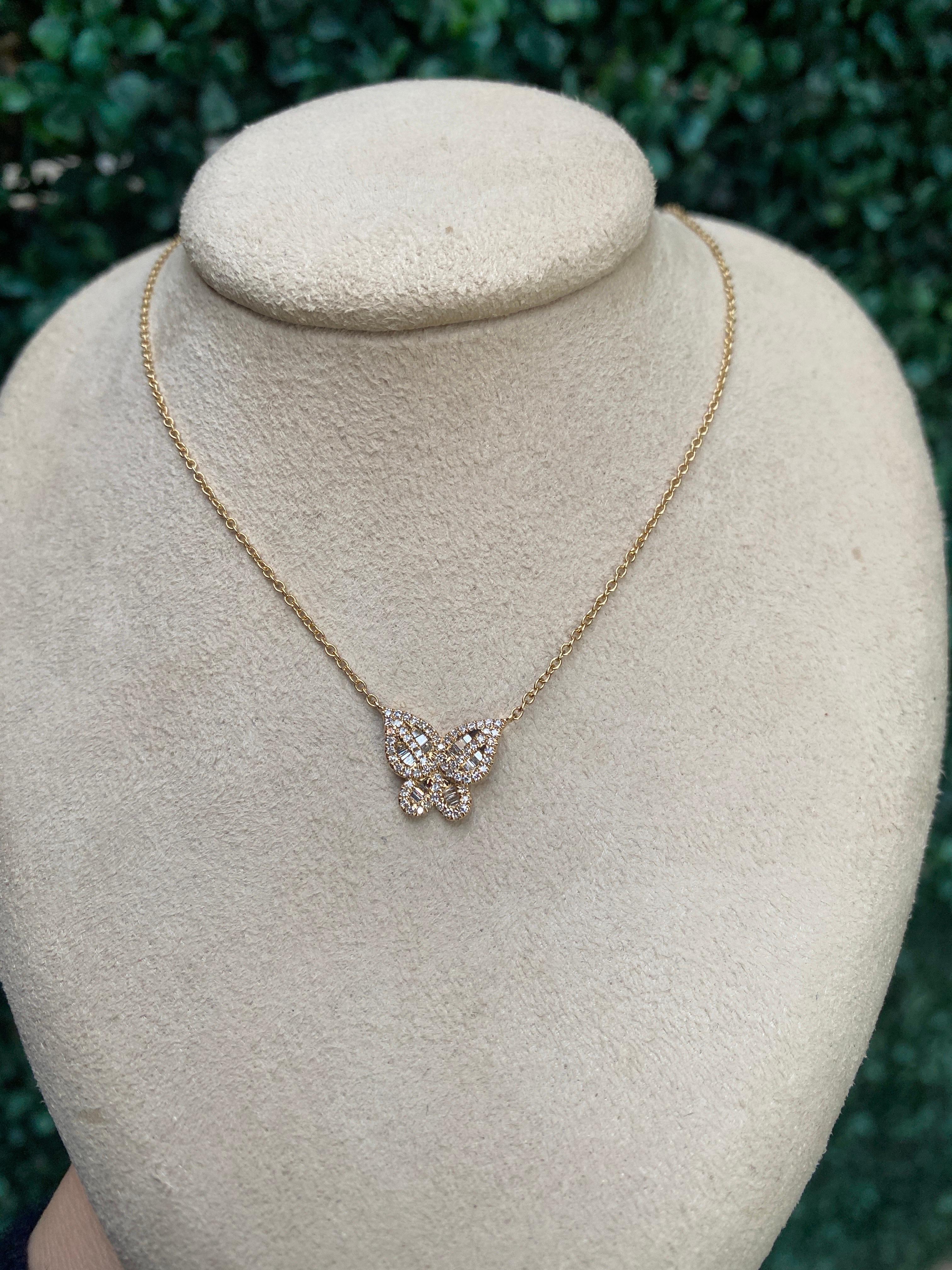 Halskette mit Schmetterlingsanhänger, 0,27 Karat Gesamtgewicht Baguette & runder Diamant im Angebot 1