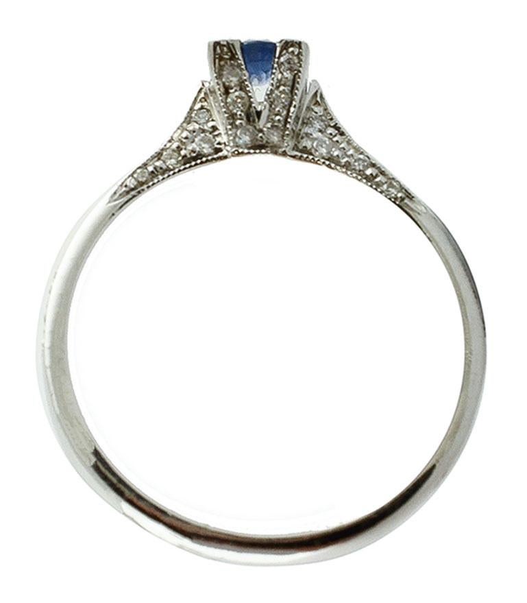 0.27 ct Blue Sapphire, 0.23 ct White Diamonds, 18K White Gold Solitaire Ring  In Excellent Condition In Marcianise, Marcianise (CE)