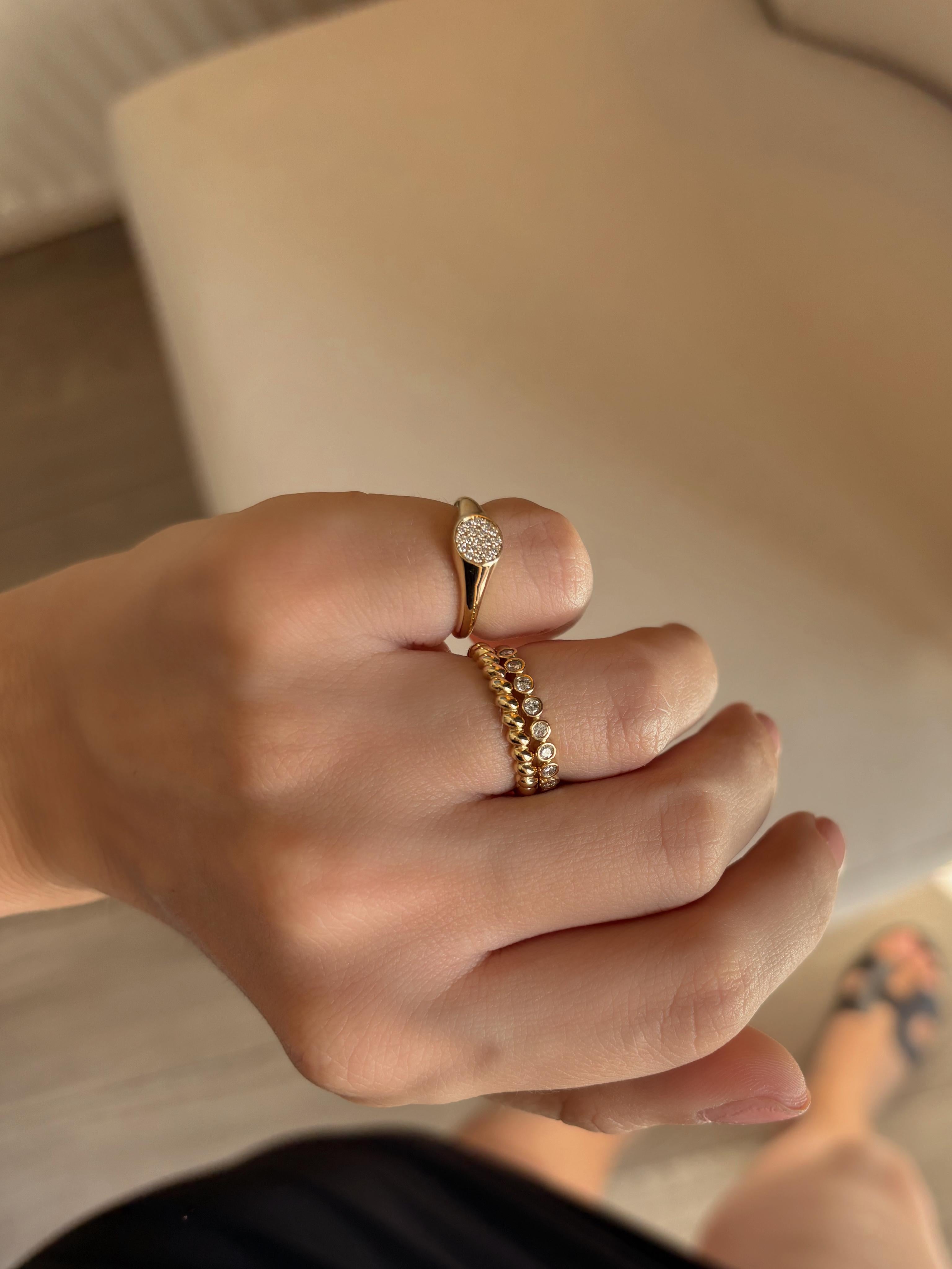 For Sale:  0.24cts Diamonds bezel ring, 18K Yellow Gold 4