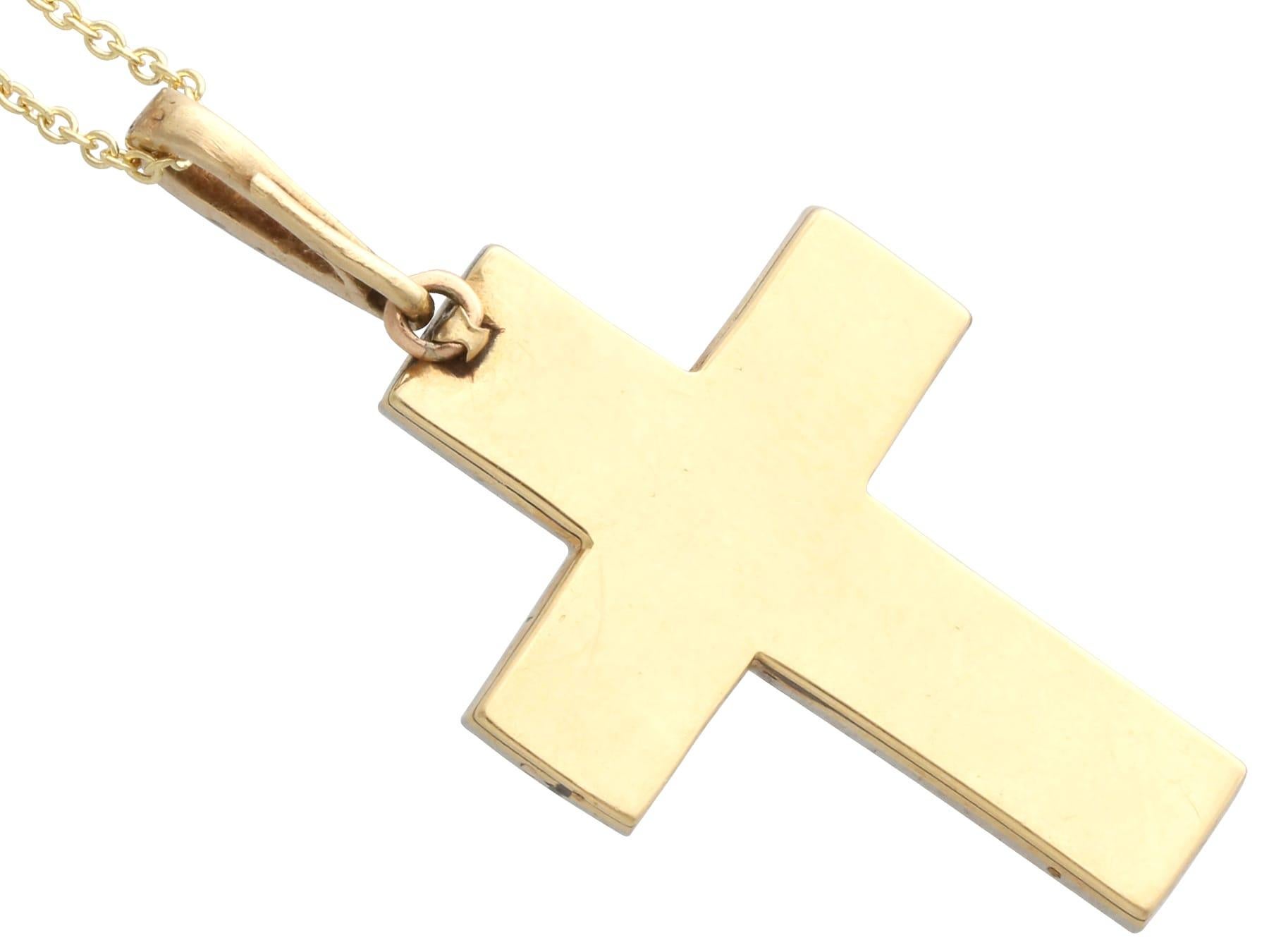 Pendentif croix en or jaune 15 carats, émail bleu et diamant de 0,28 carat, c. 1880 en vente 1