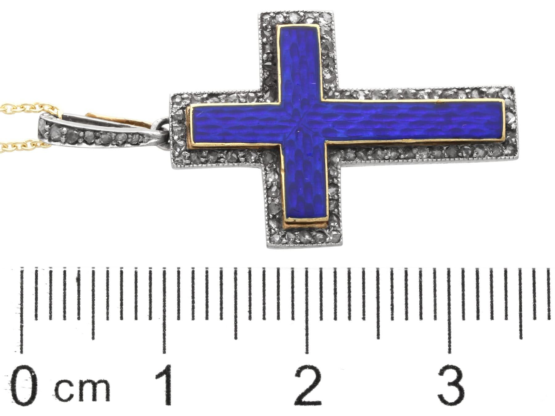 Pendentif croix en or jaune 15 carats, émail bleu et diamant de 0,28 carat, c. 1880 en vente 2