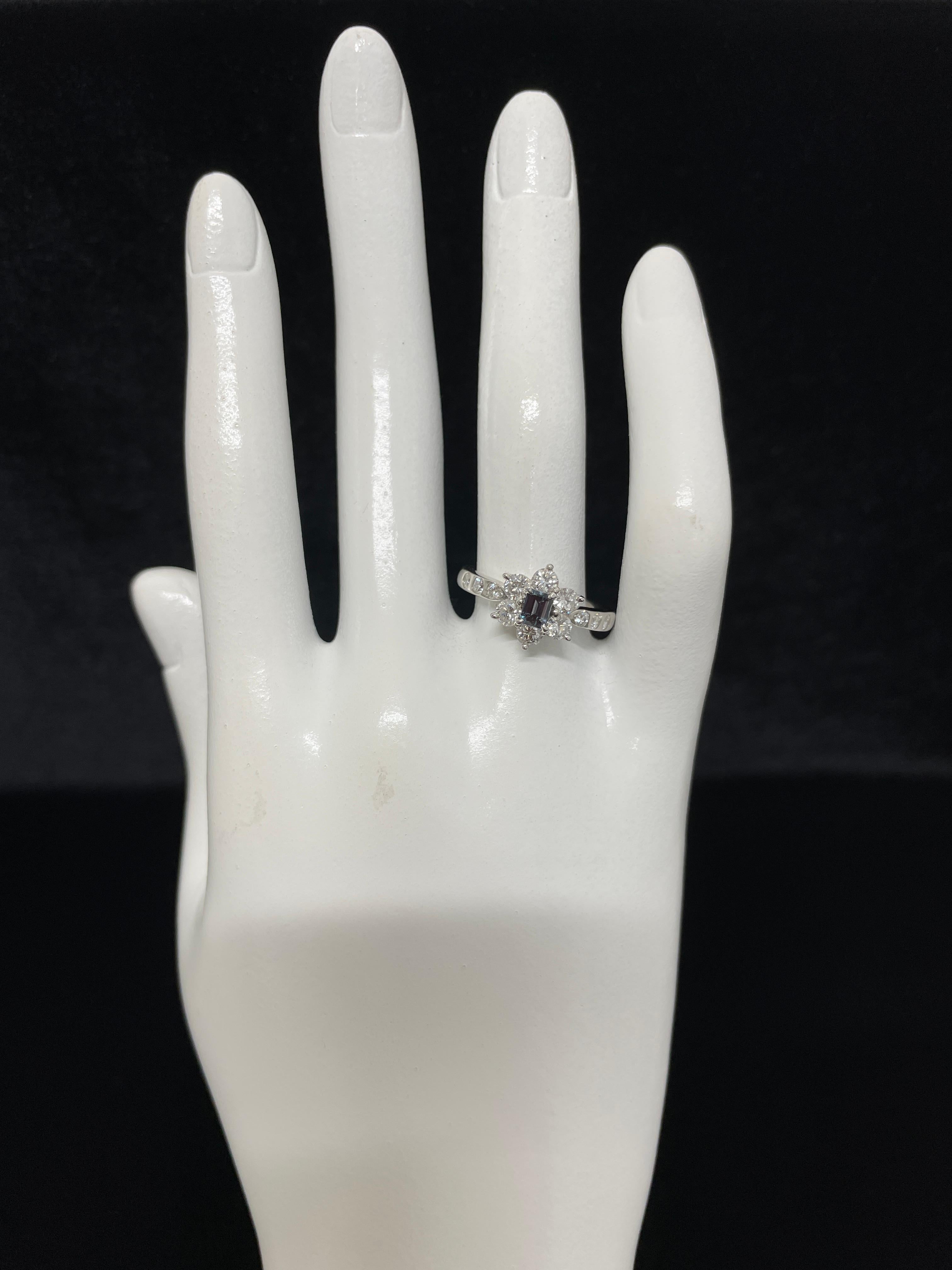 0.28 Karat natürlicher, farbwechselnder Alexandrit und Diamantring aus Platin (Moderne)