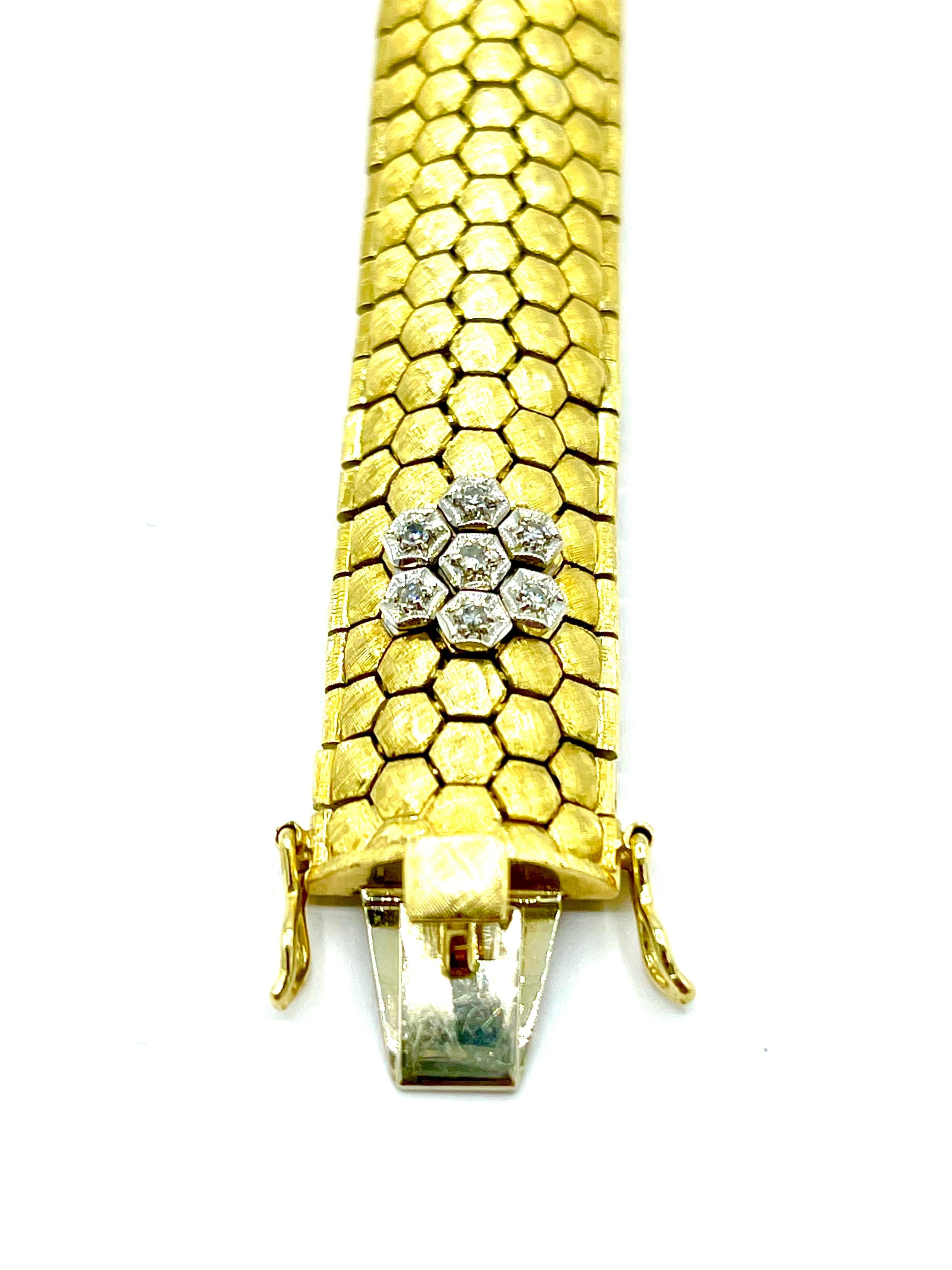 0.28 Carat Round Diamond and 18 Karat Gold Honeycomb Bracelet In Excellent Condition In Chevy Chase, MD