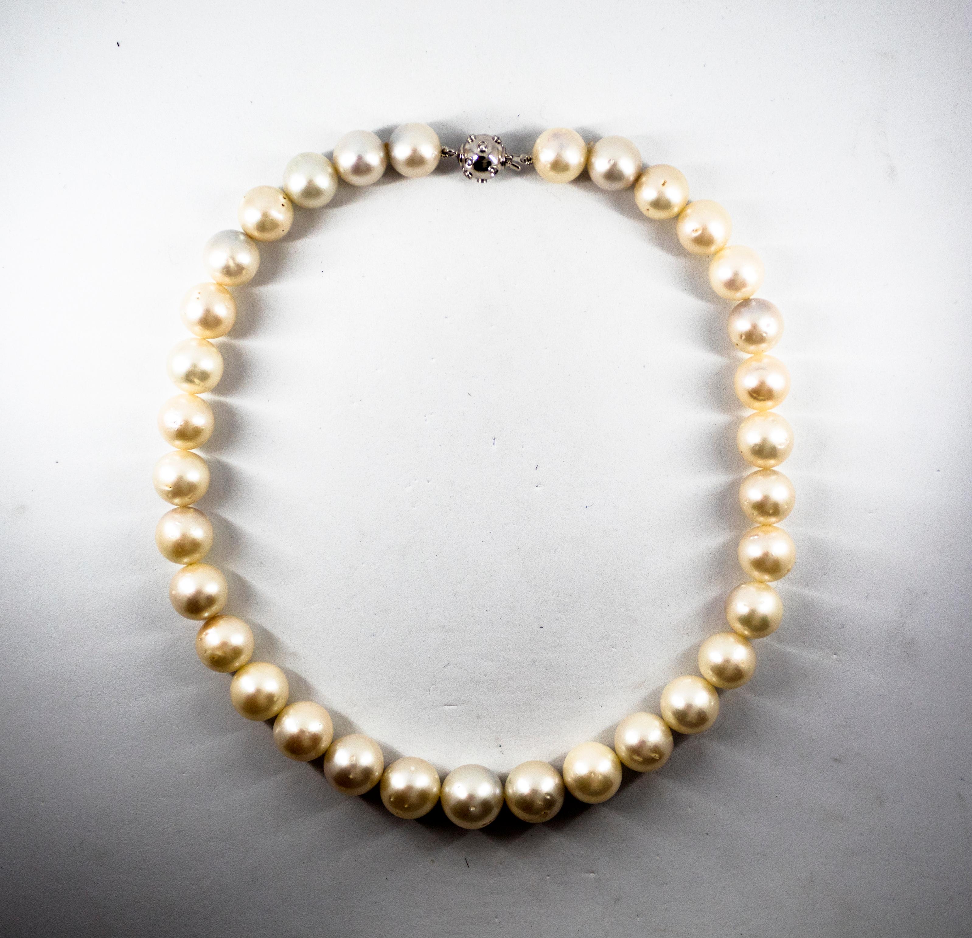 This Necklace is made of 18K White Gold.
This Necklace has 0.28 Carats of White Diamonds.
This Necklace has 510.00 Carats of Australian Pearls.
The Diameter of the Pearls goes from 12.20mm to 14.60mm.
We're a workshop so every piece is handmade,