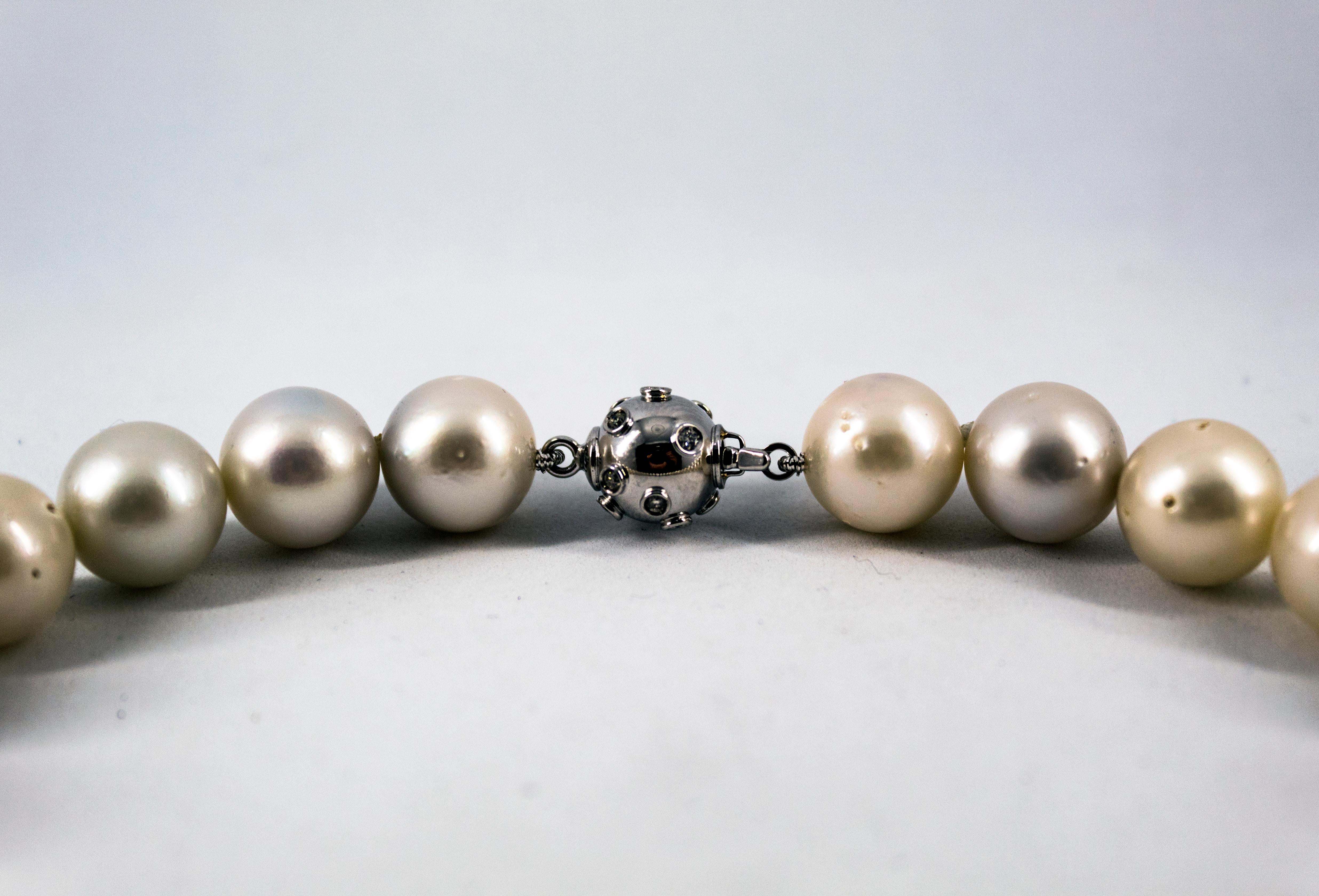 Brilliant Cut 0.28 Carat White Diamond 510.0 Carat Australian Pearl White Gold Beaded Necklace For Sale