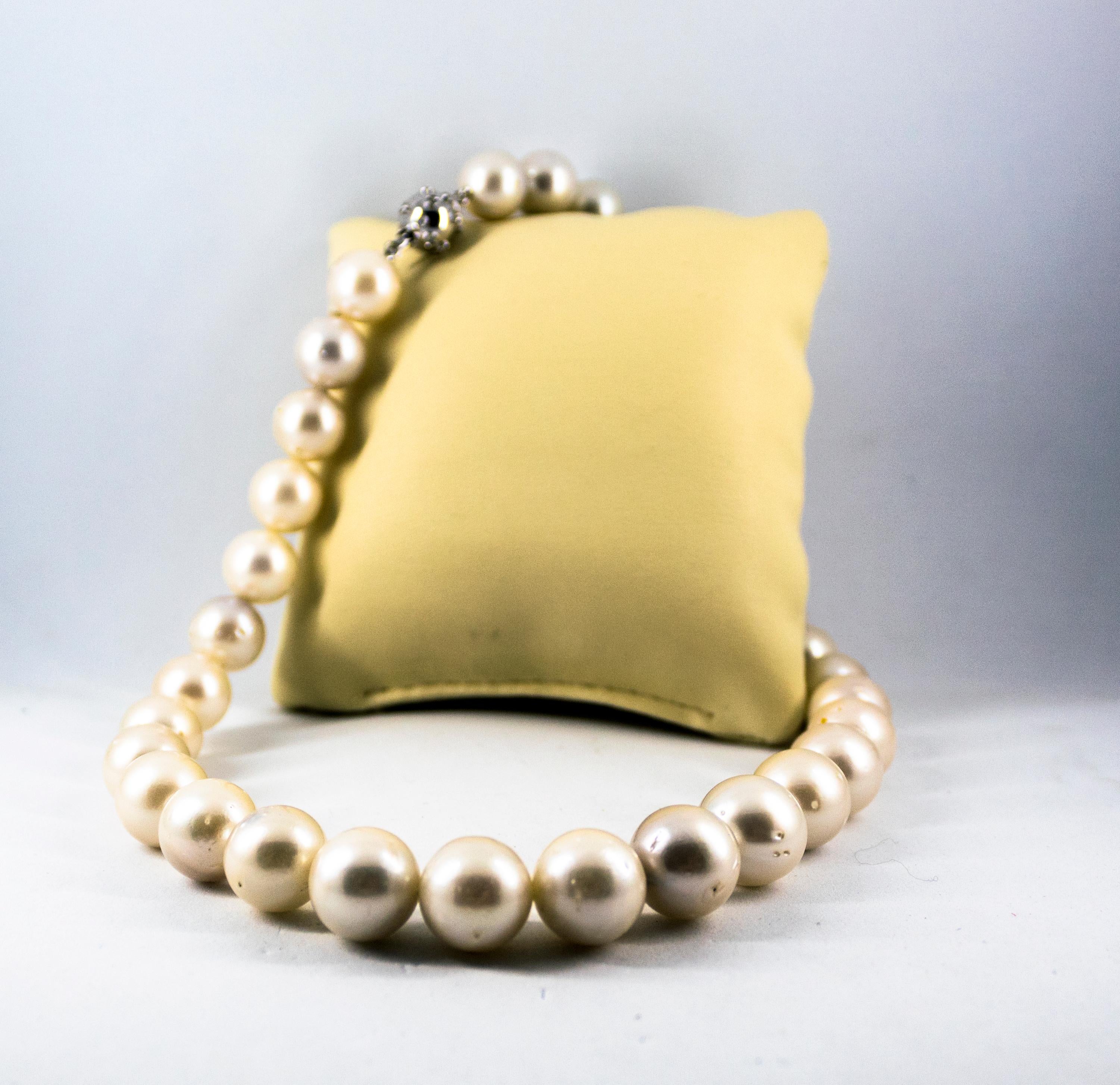 Women's or Men's 0.28 Carat White Diamond 510.0 Carat Australian Pearl White Gold Beaded Necklace For Sale