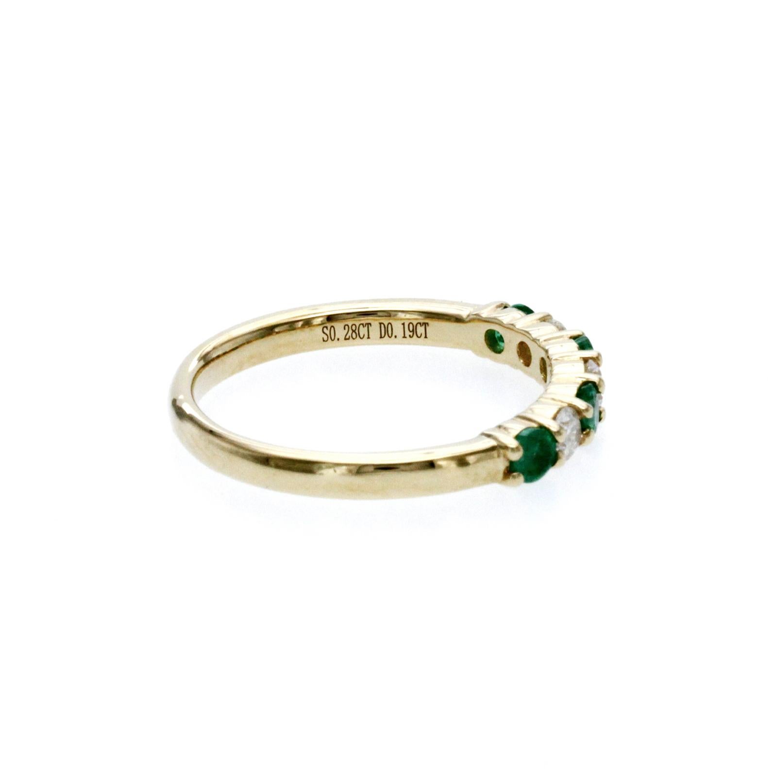 0.28 Carat Natural Emerald 0.19 Carat Diamond 14k Yellow Gold Band Ring In New Condition For Sale In Los Angeles, CA
