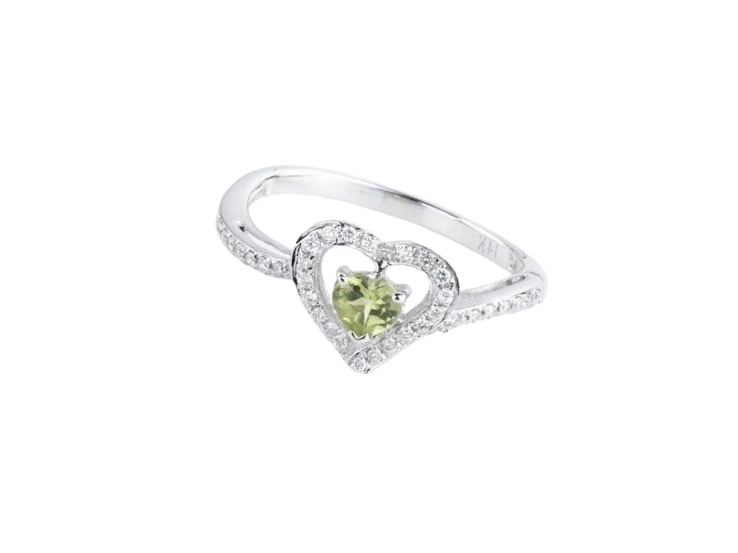 For Sale:  0.287 Carat Peridot and Diamond Heart Ring in 14 Karat White Gold 4
