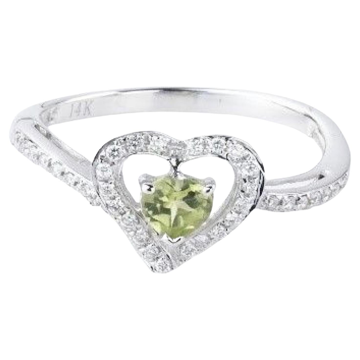 For Sale:  0.287 Carat Peridot and Diamond Heart Ring in 14 Karat White Gold