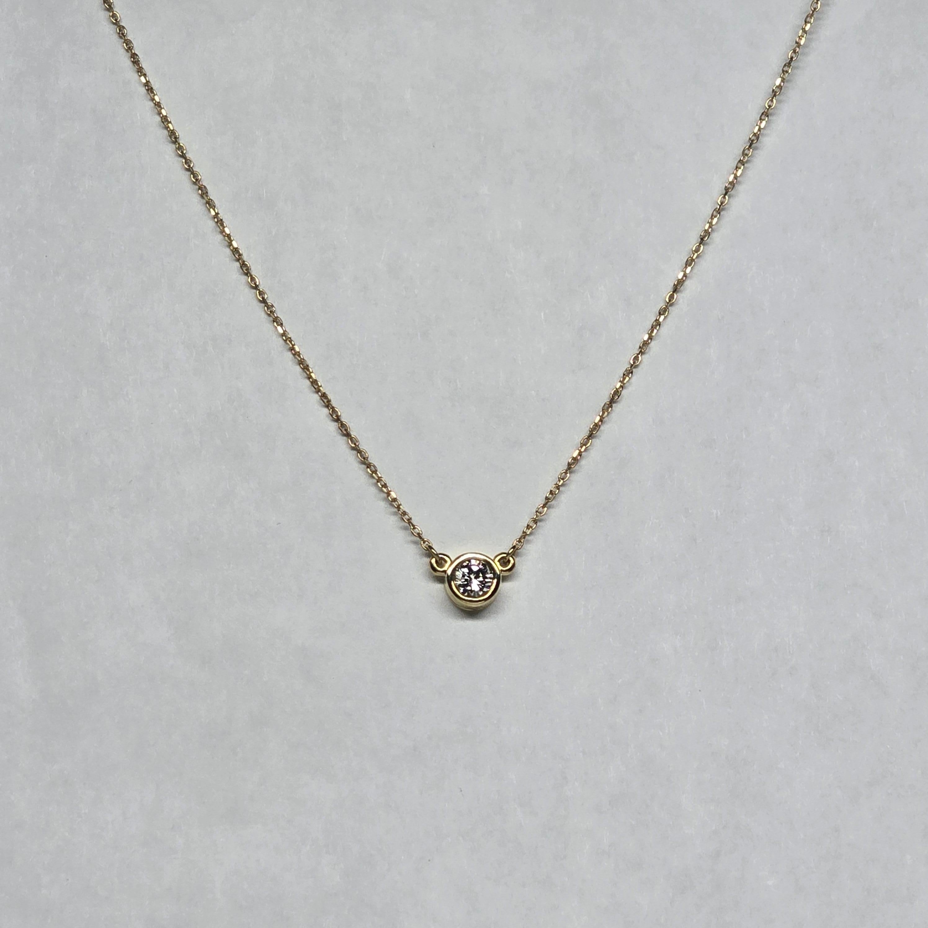 Diamant Anhänger Halskette mit 0,28ct Diamant in 14KT Gold, klassische Schönheit!

GOLD: 14KT Gold
NATÜRLICHE(R) DIAMANT(E)
Karat:0,28ct
Schliff:Runder Brillant
Gramm:1.90
Größe: 18