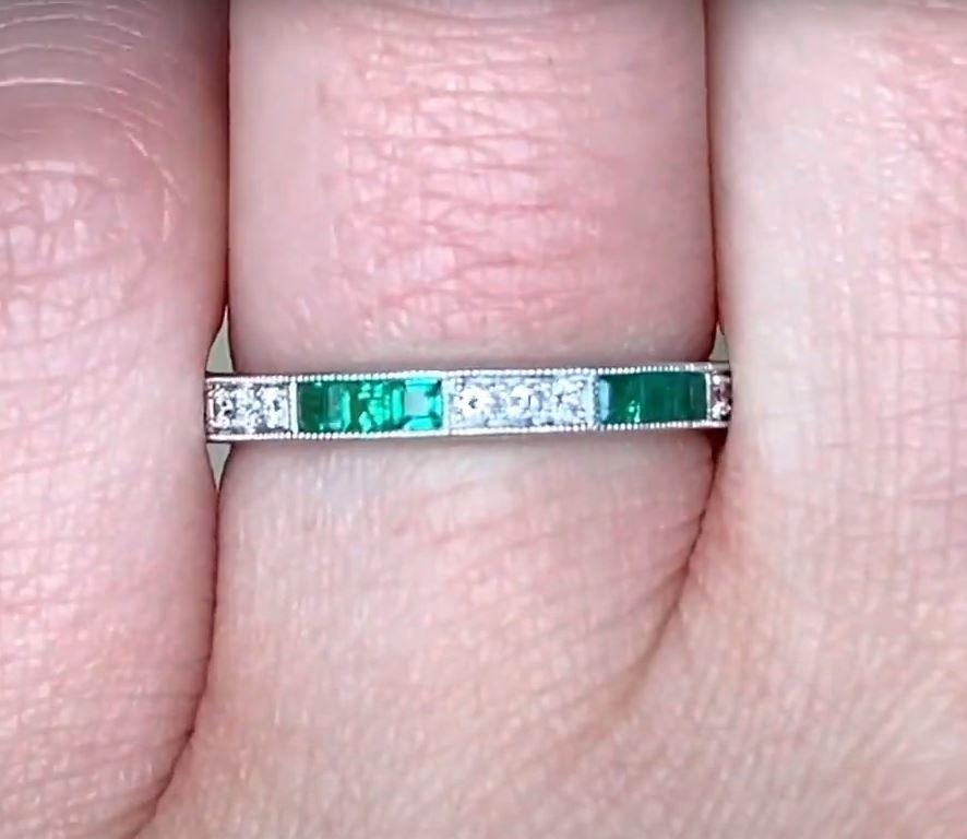 Round Cut 0.28ct Natural Emerald & 0.14ct Diamond Band Ring, Platinum For Sale