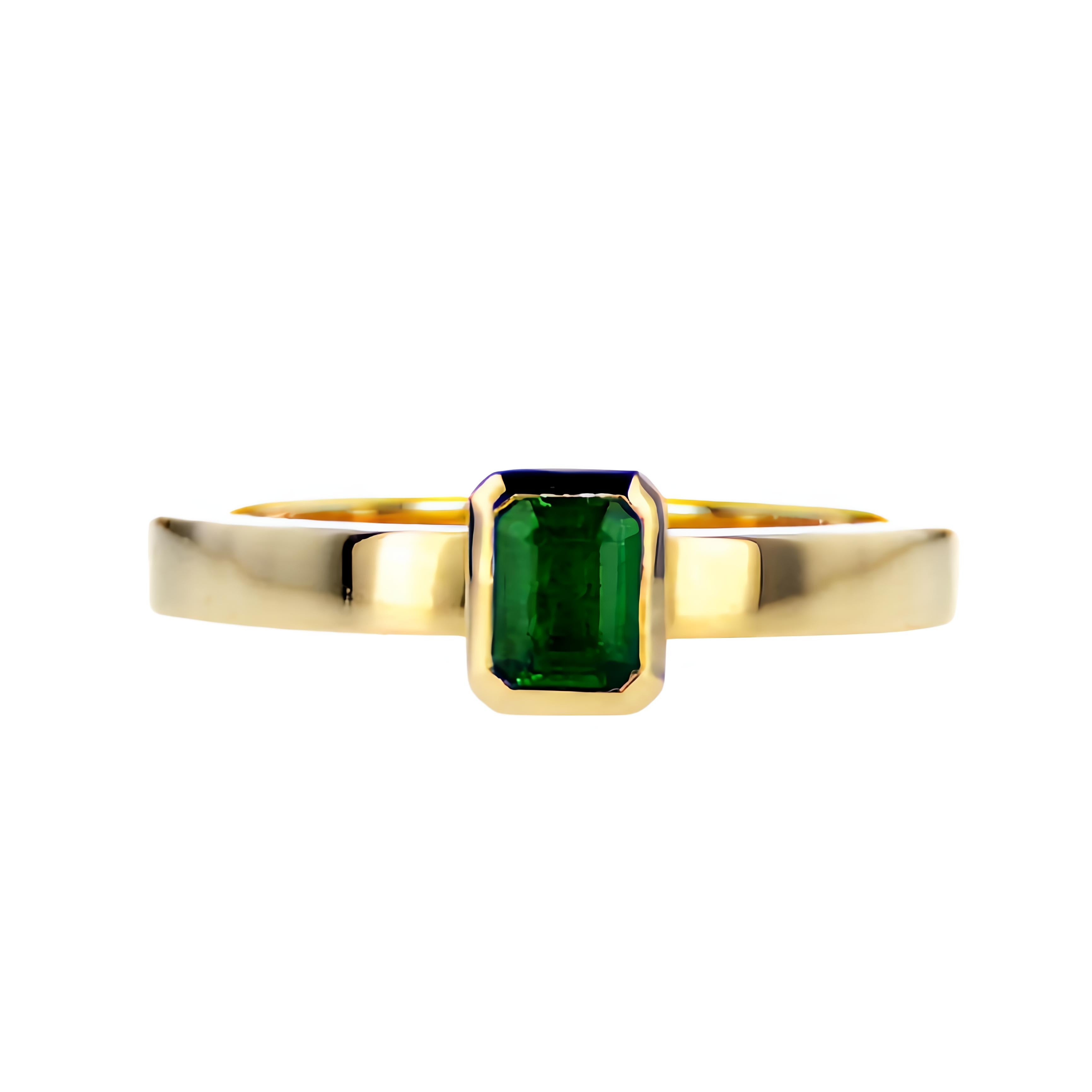 Modern 0.28Ct Natural Emerald Gemstone Gold Ring For Sale