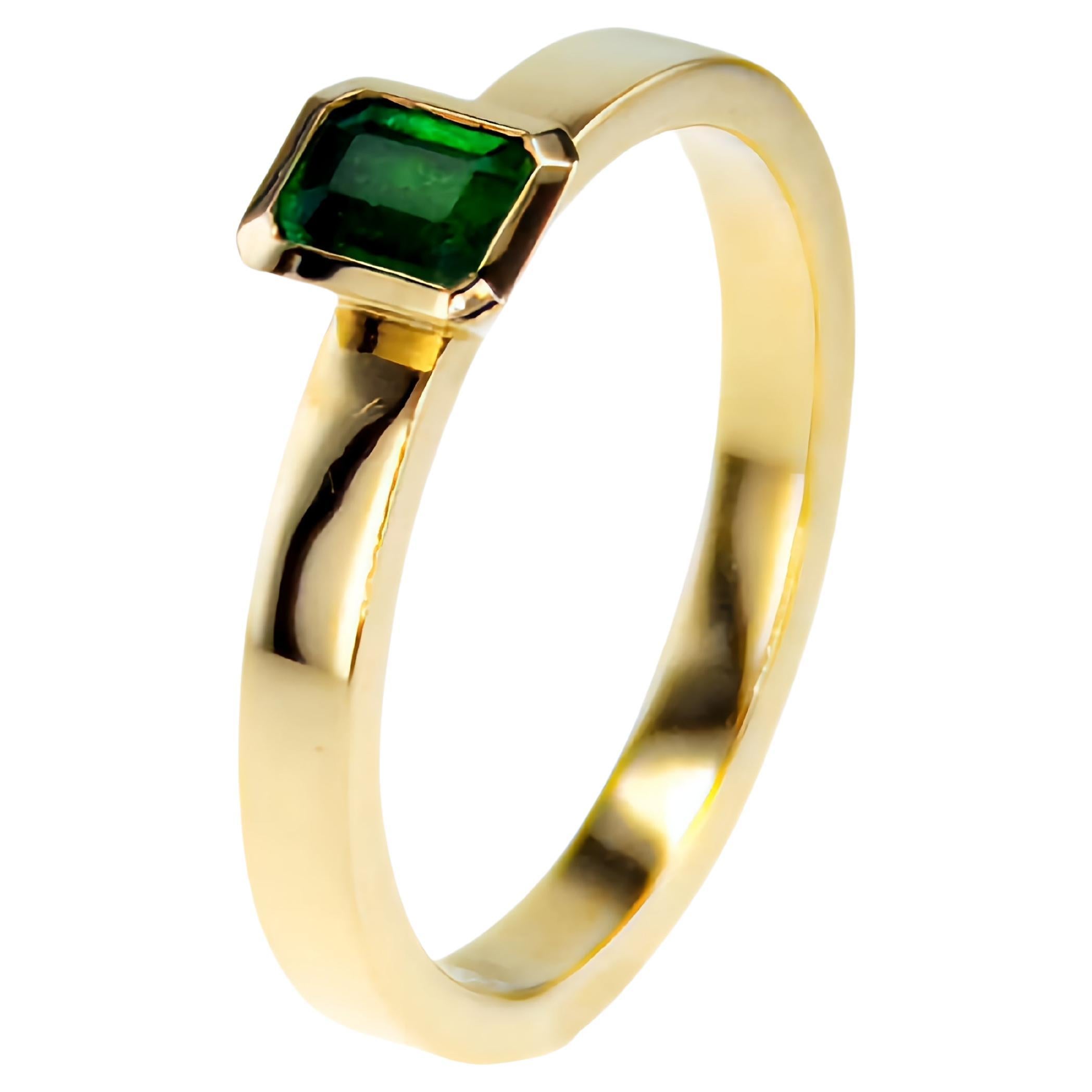 0.28Ct Natural Emerald Gemstone Gold Ring For Sale