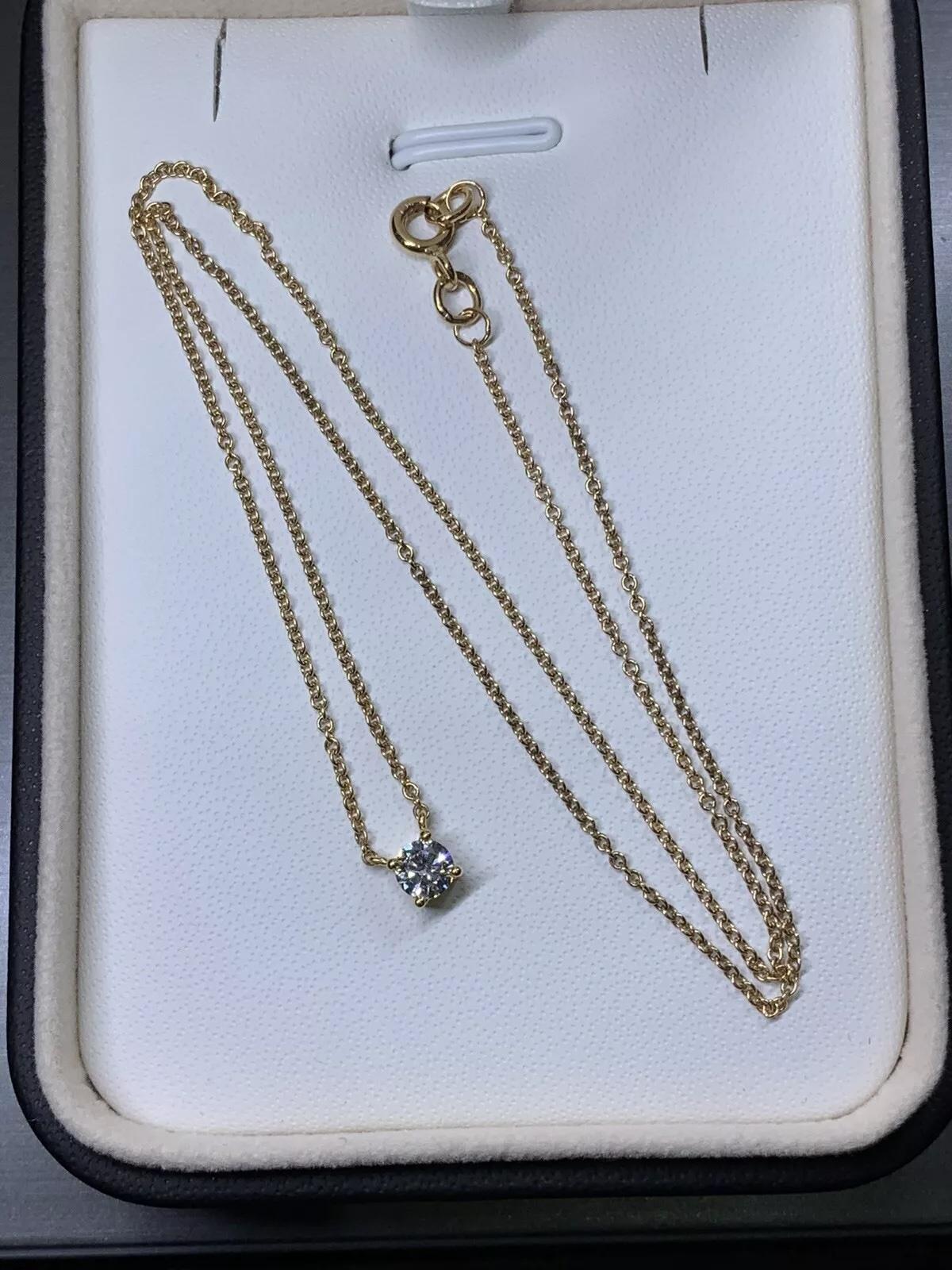 Taglio rotondo Collana con pendente solitario di diamanti rotondi da 0,28 ct in oro rosa 18 ct in vendita