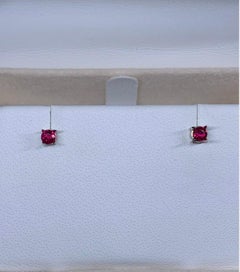 0,28ct Ruby Burma Solitaire Ohrstecker aus 18ct Weiß- und Gelbgold