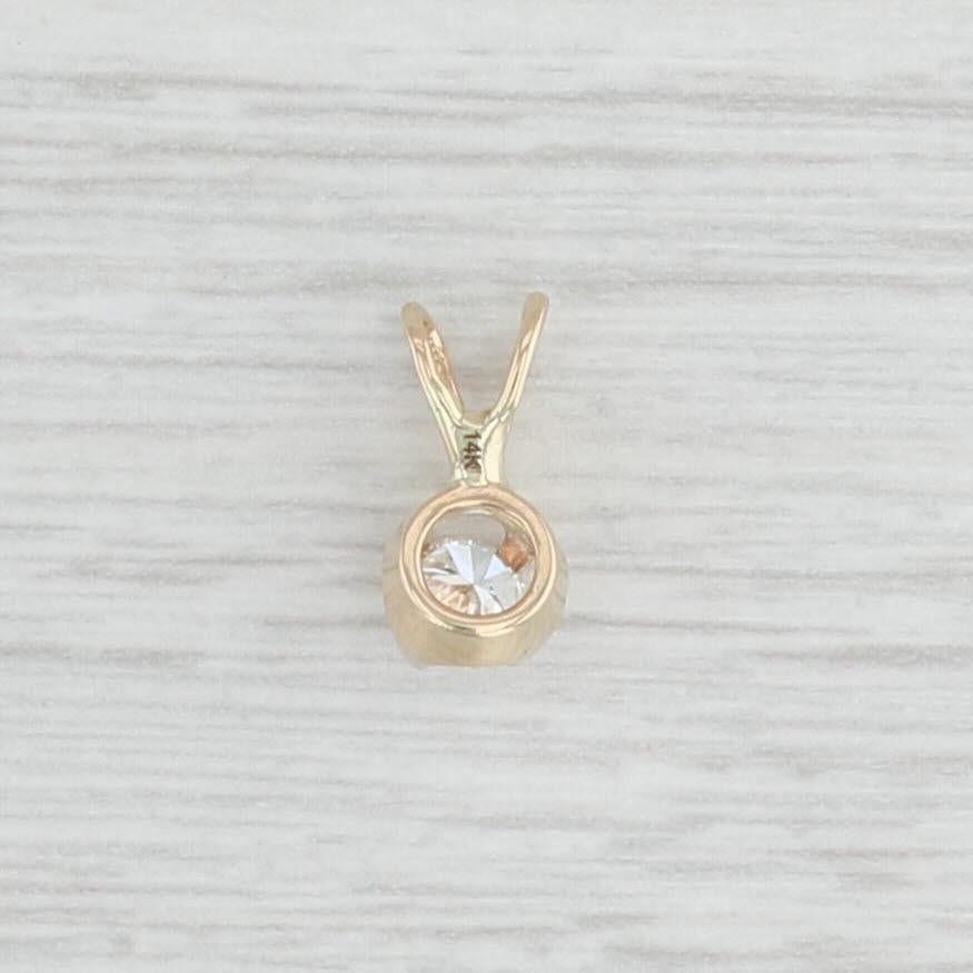 0.28ctw VS2 Round Diamond Solitaire Pendant 14k Yellow Gold In Good Condition For Sale In McLeansville, NC
