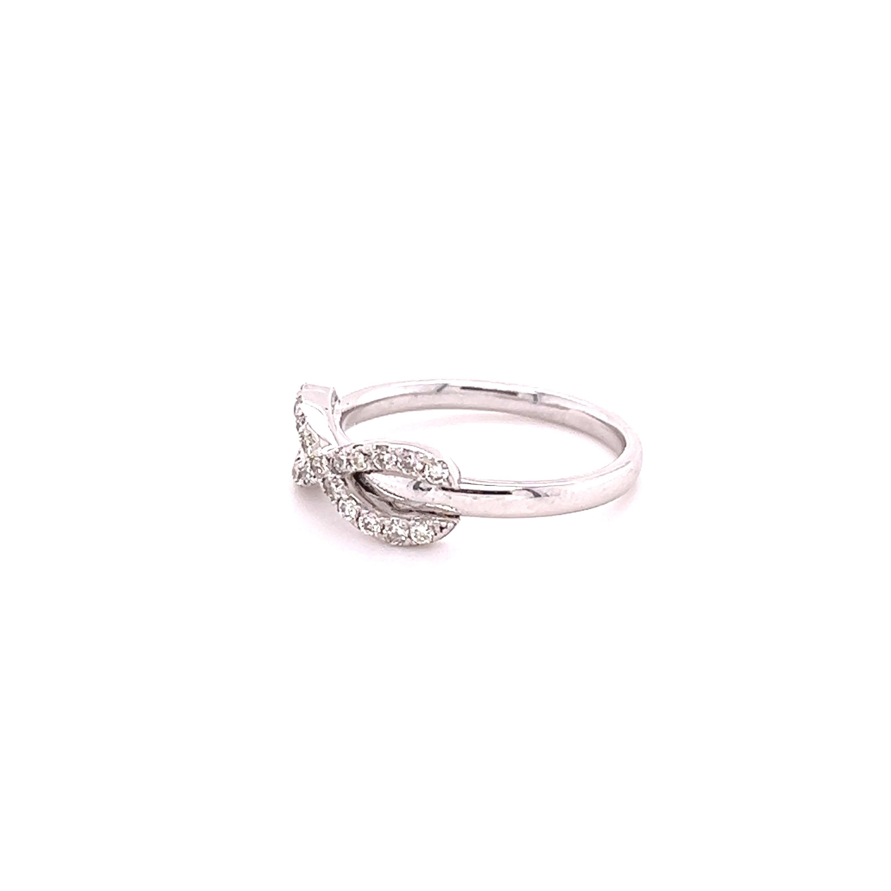 Contemporary 0.29 Carat Diamond 14 Karat White Gold Ring For Sale
