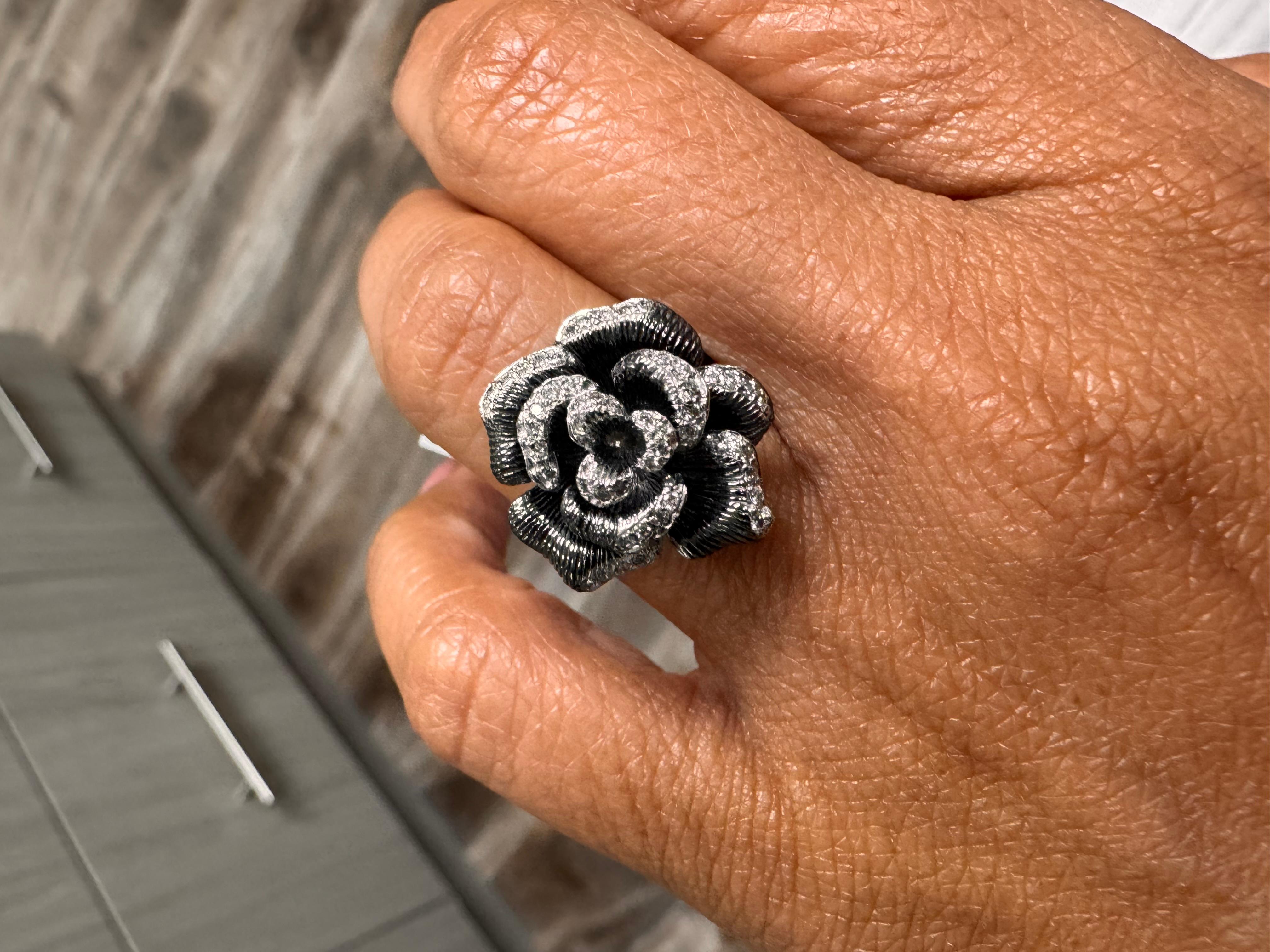 0,29 Karat Naturdiamant Weißgold Blume Schwarz Rhodium Ring Damen im Angebot