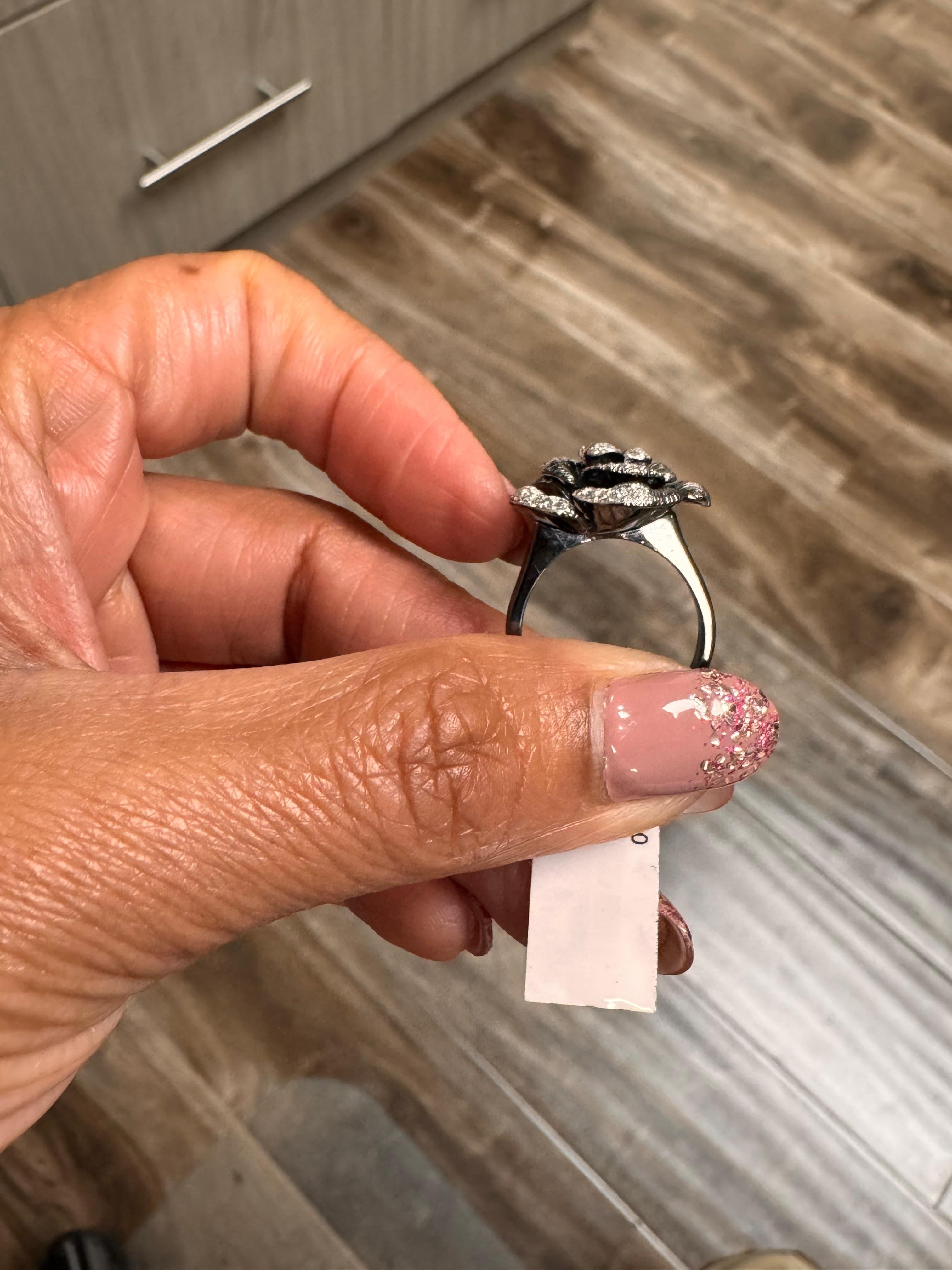 0,29 Karat Naturdiamant Weißgold Blume Schwarz Rhodium Ring im Angebot 2