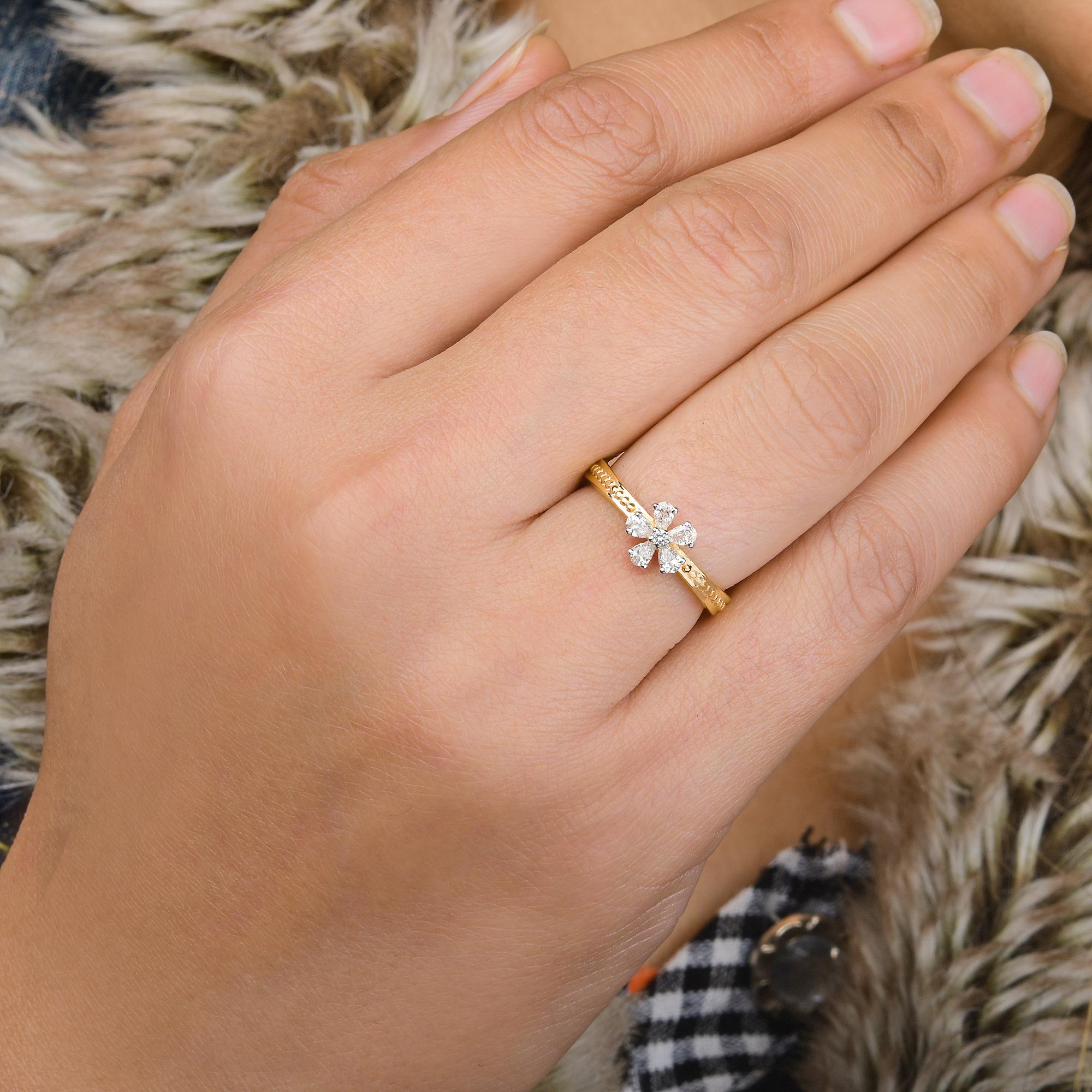 En vente :  Bague fleur en diamant poire de 0,29 carat, pureté SI, couleur HI, en or jaune 18 carats 5