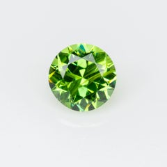 0,29 ct, Facettierter russischer Demantoid-Granat mit Bissolith-Einschlüssen