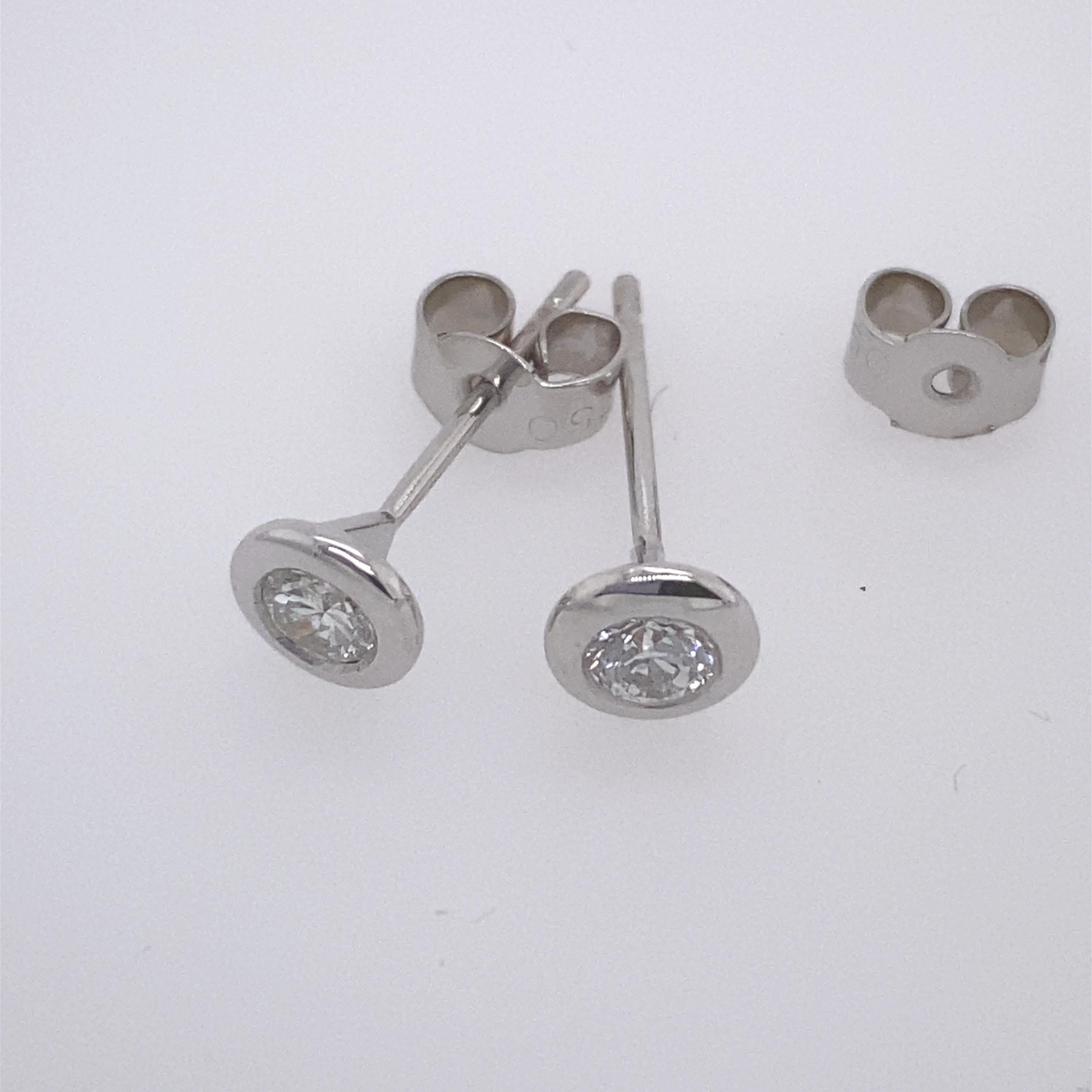 0.29ct Diamond Studs Earrings in Rubover Setting in 18ct White Gold In New Condition For Sale In London, GB