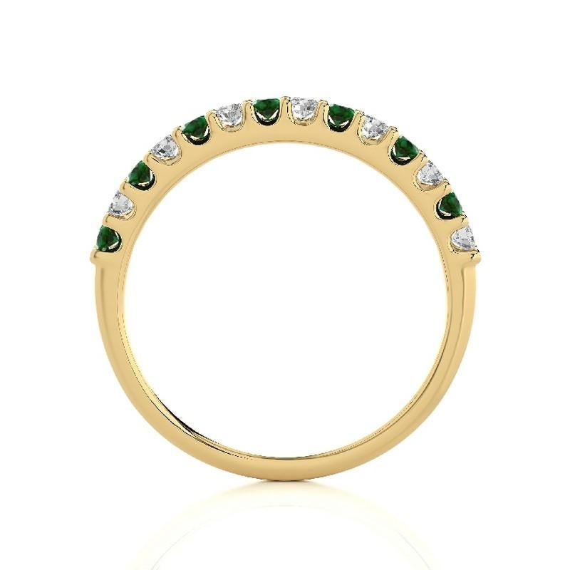 Modern 0.2Ct Diamond & 0.2Ct Emerald in 14K Yellow Gold Wedding Band 1981 Classic Ring For Sale