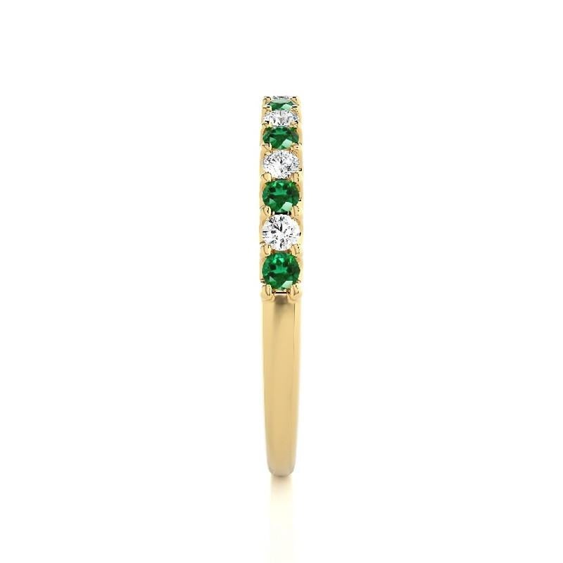 Round Cut 0.2Ct Diamond & 0.2Ct Emerald in 14K Yellow Gold Wedding Band 1981 Classic Ring For Sale