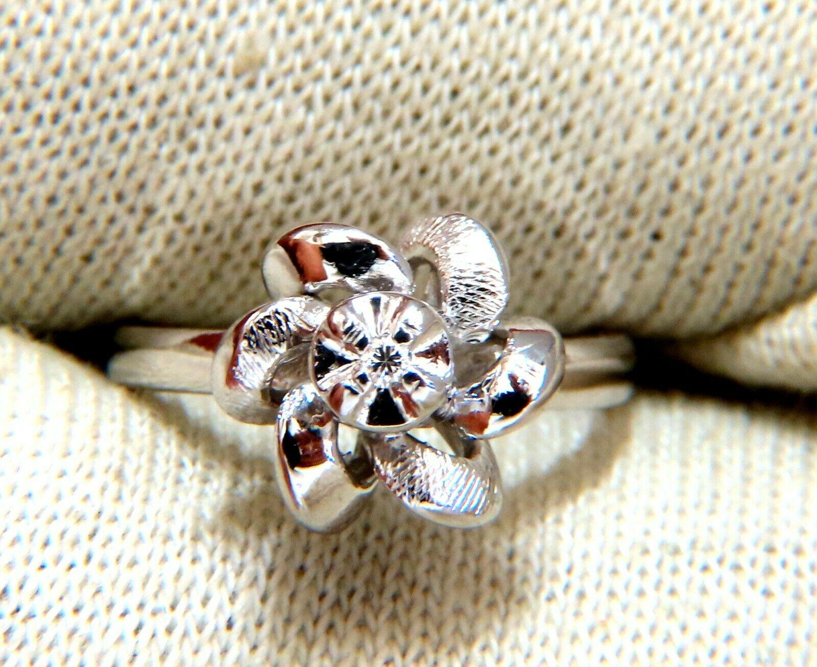 .02ct Natural Diamond Circular Bow Clover Ring 14kt In New Condition For Sale In New York, NY