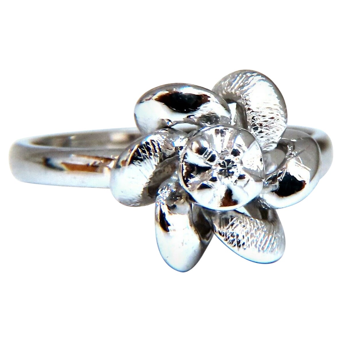 .02ct Diamante naturale Anello a fiocco circolare 14kt in vendita