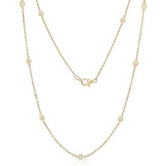 Collar en forma de cruz con diamantes de 0,3 quilates en oro rosa de 14 quilates