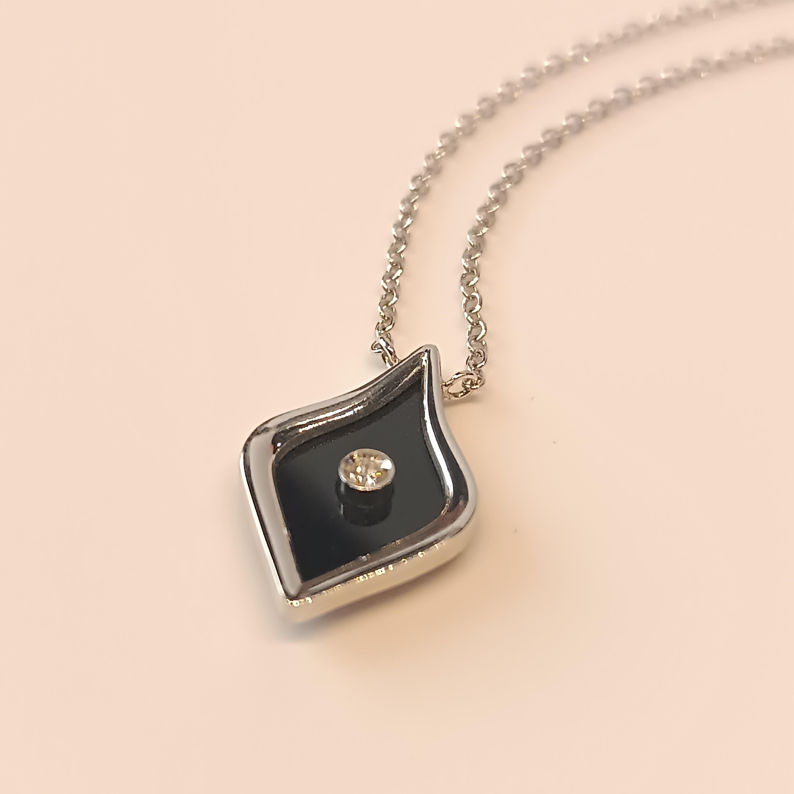 This wonderful Leo Milano pendant from our Olmetto collection shows in every detail a very complicate yet perfectly done workmanship. The pendant and the chain are in 18 white gold with onyx . The object weights 4.74 grams the  diamonds 0.3 carats.