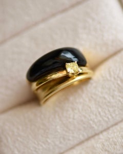 0, 3 Carat Yellow Diamond Black Obsidian Movable 18 Karat Yellow Gold Ring