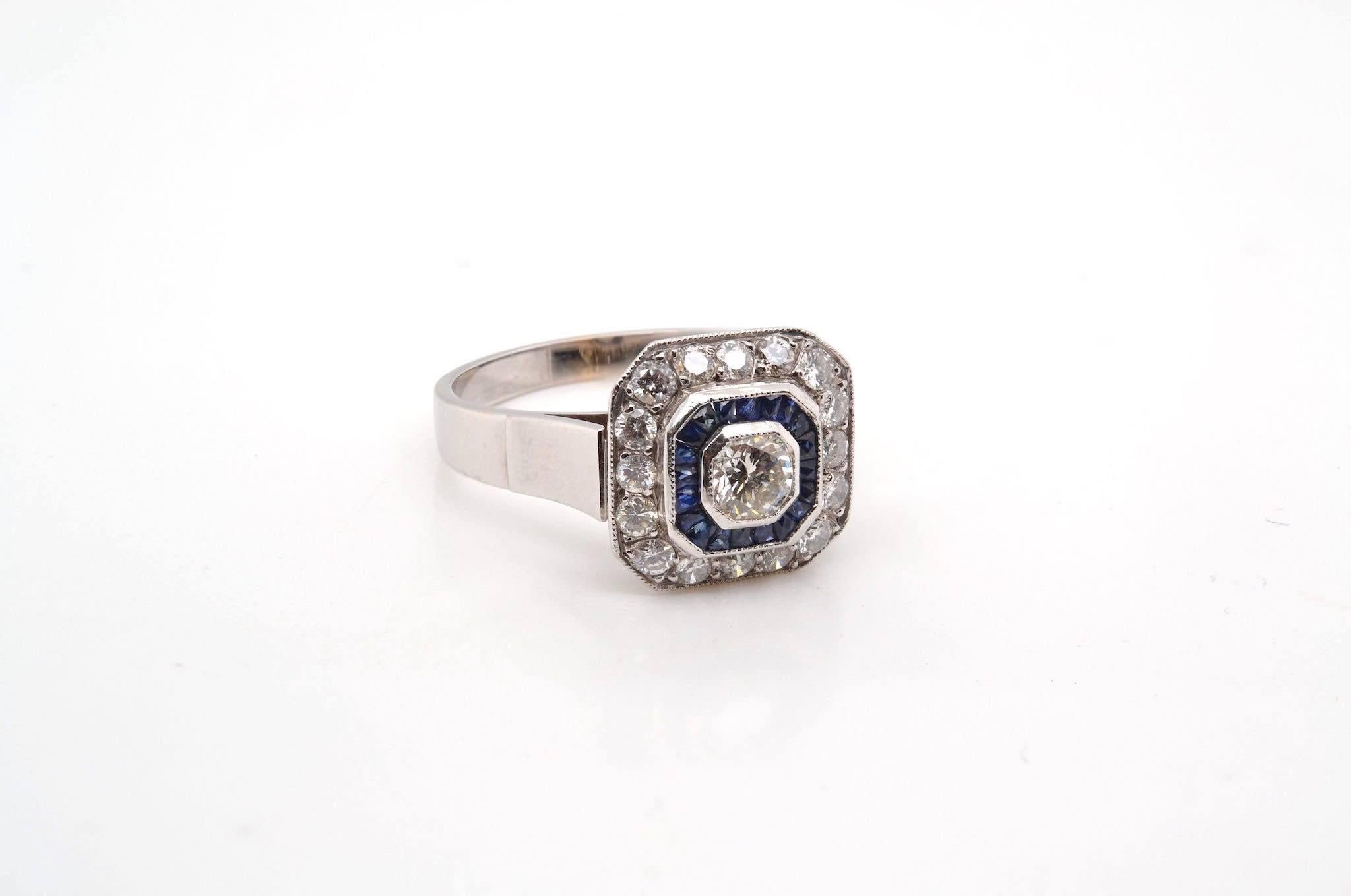 Art Deco 0.30 carat central diamond ring with 16 diamonds For Sale